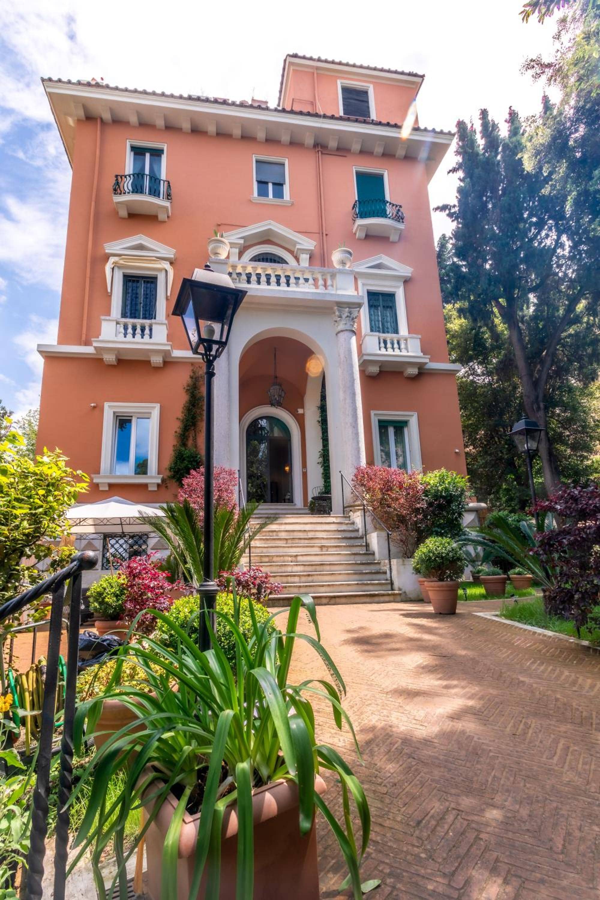 Mangili Garden Hotel