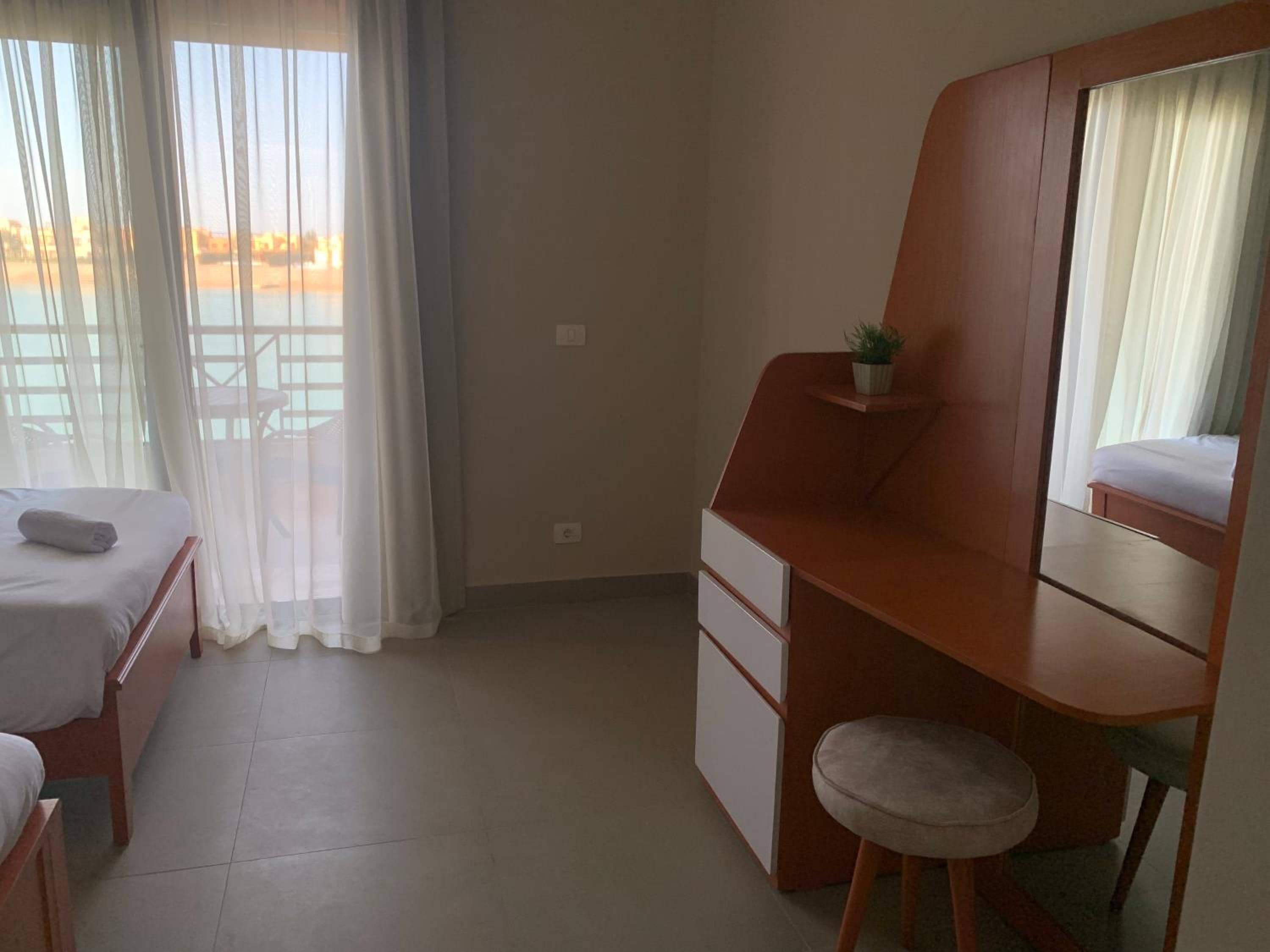 Luxurious Villa with Infinity Private Pool & Jacuzzi over Sabina Island's Lagoon — 5