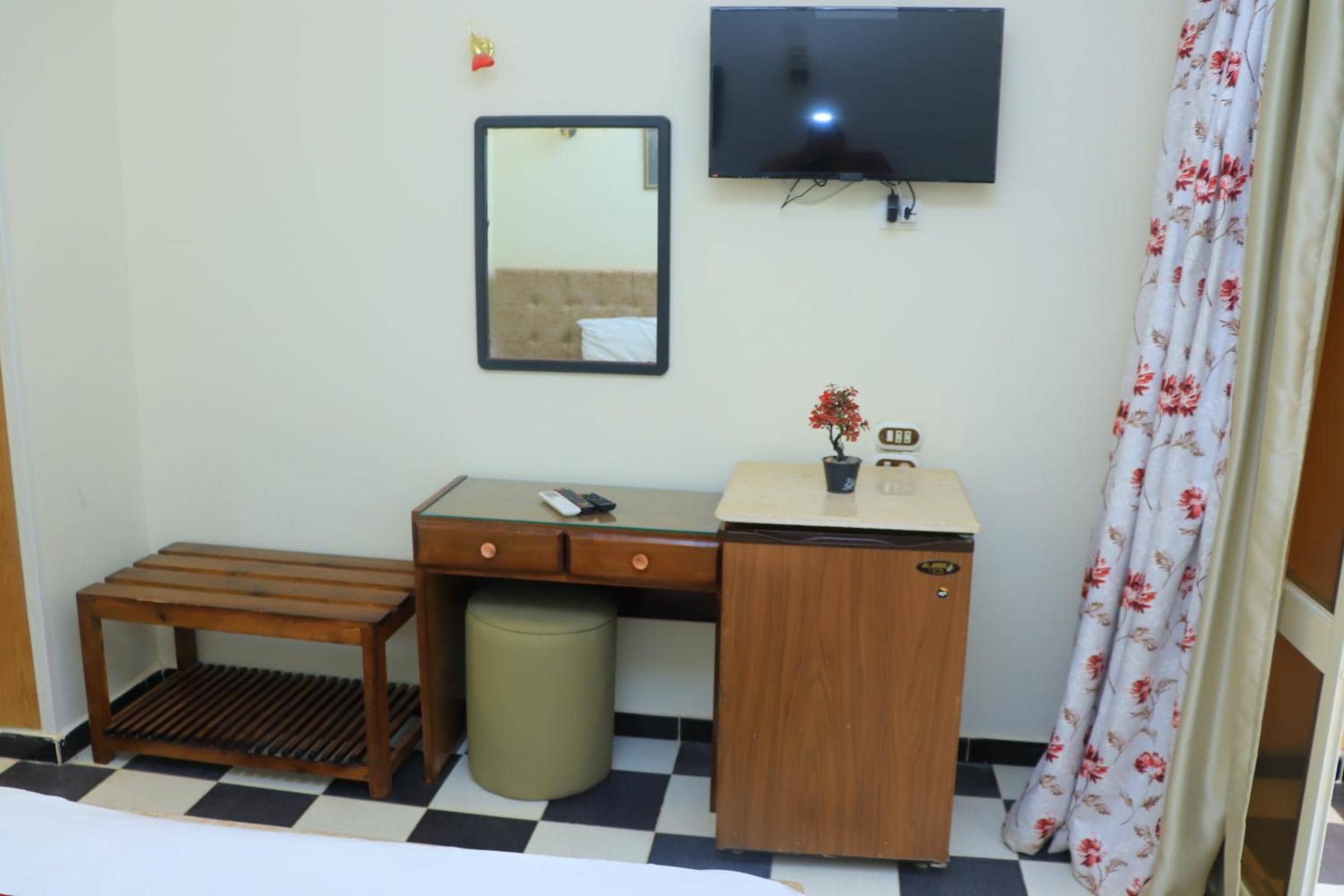 Royal City Hotel — 3