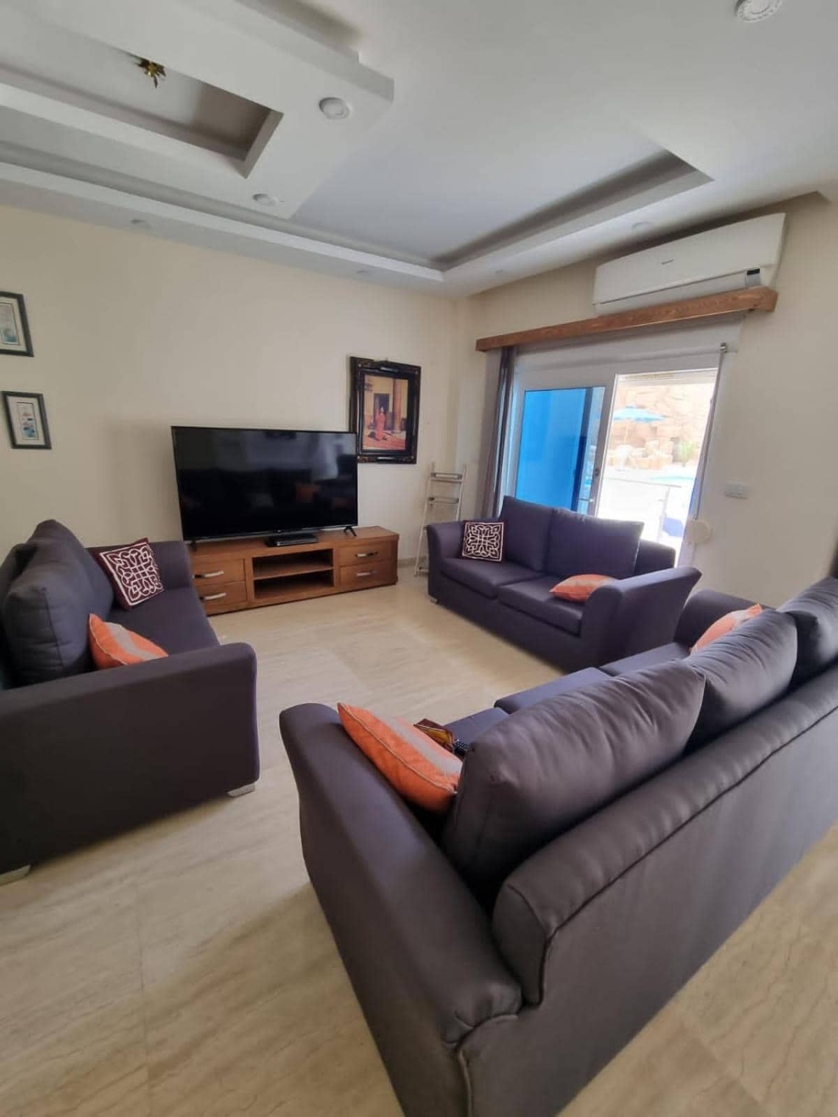 Beautiful 3-Bedroom Apartment on the Ground Floor with Personal Backyard Area and Terrace with Direct Pool Access and Pool View — 2