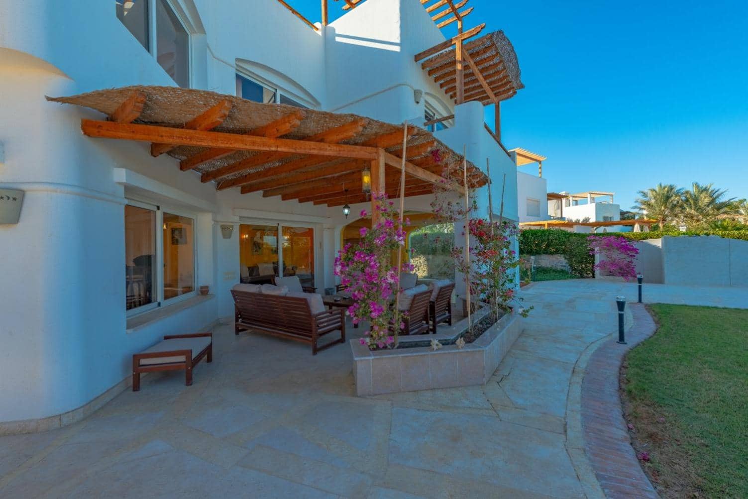 4 Bedroom Villa with Heated Pool, Jacuzzi & Lagoon View in Phase 4 — 4