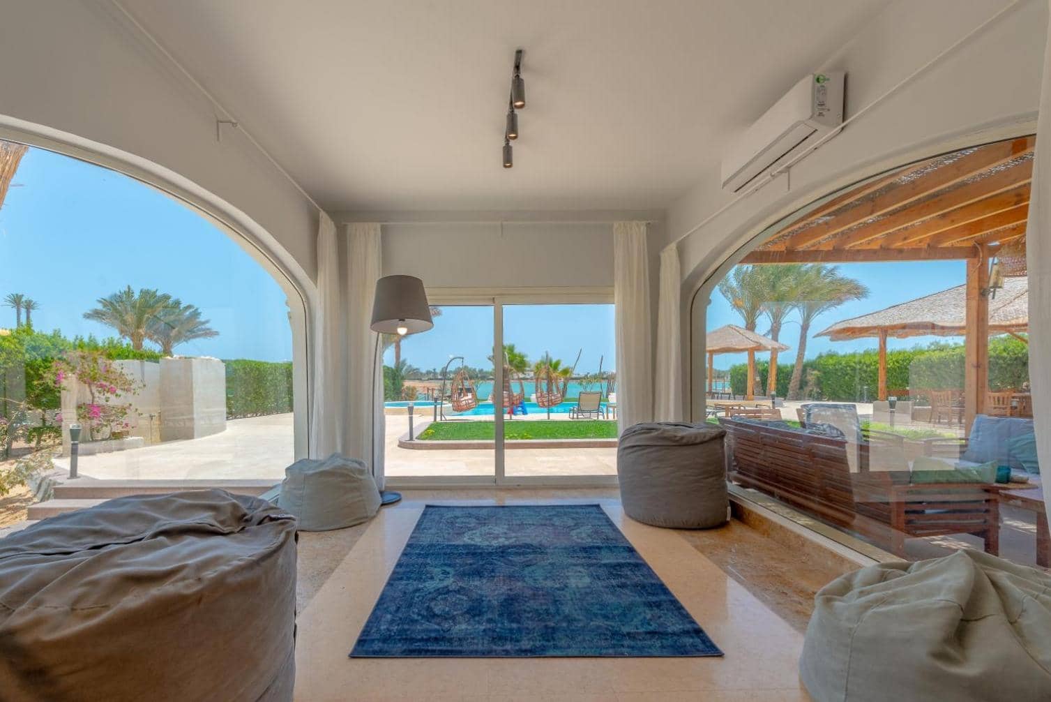 4 Bedroom Villa with Heated Pool, Jacuzzi & Lagoon View in Phase 4 — 2