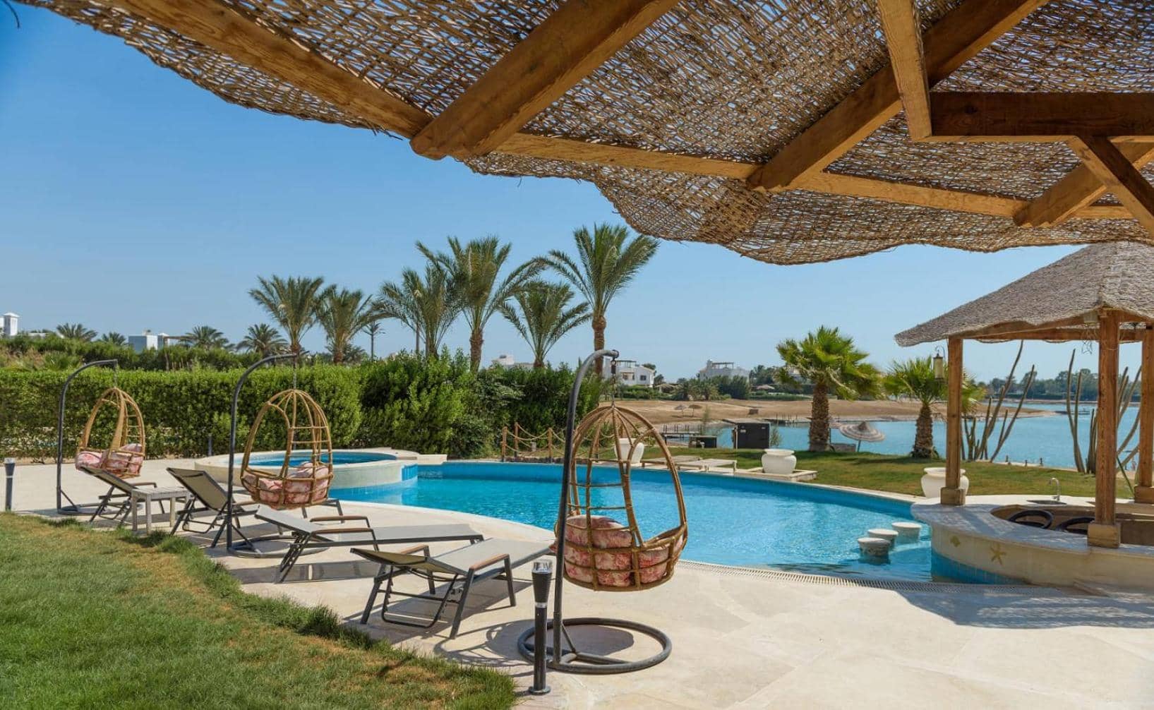 4 Bedroom Villa with Heated Pool, Jacuzzi & Lagoon View in Phase 4 — 3