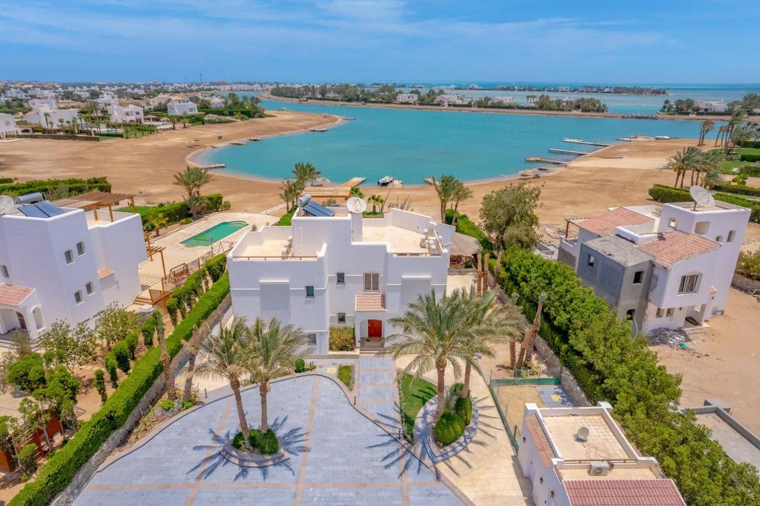 4 Bedroom Villa with Heated Pool, Jacuzzi & Lagoon View in Phase 4