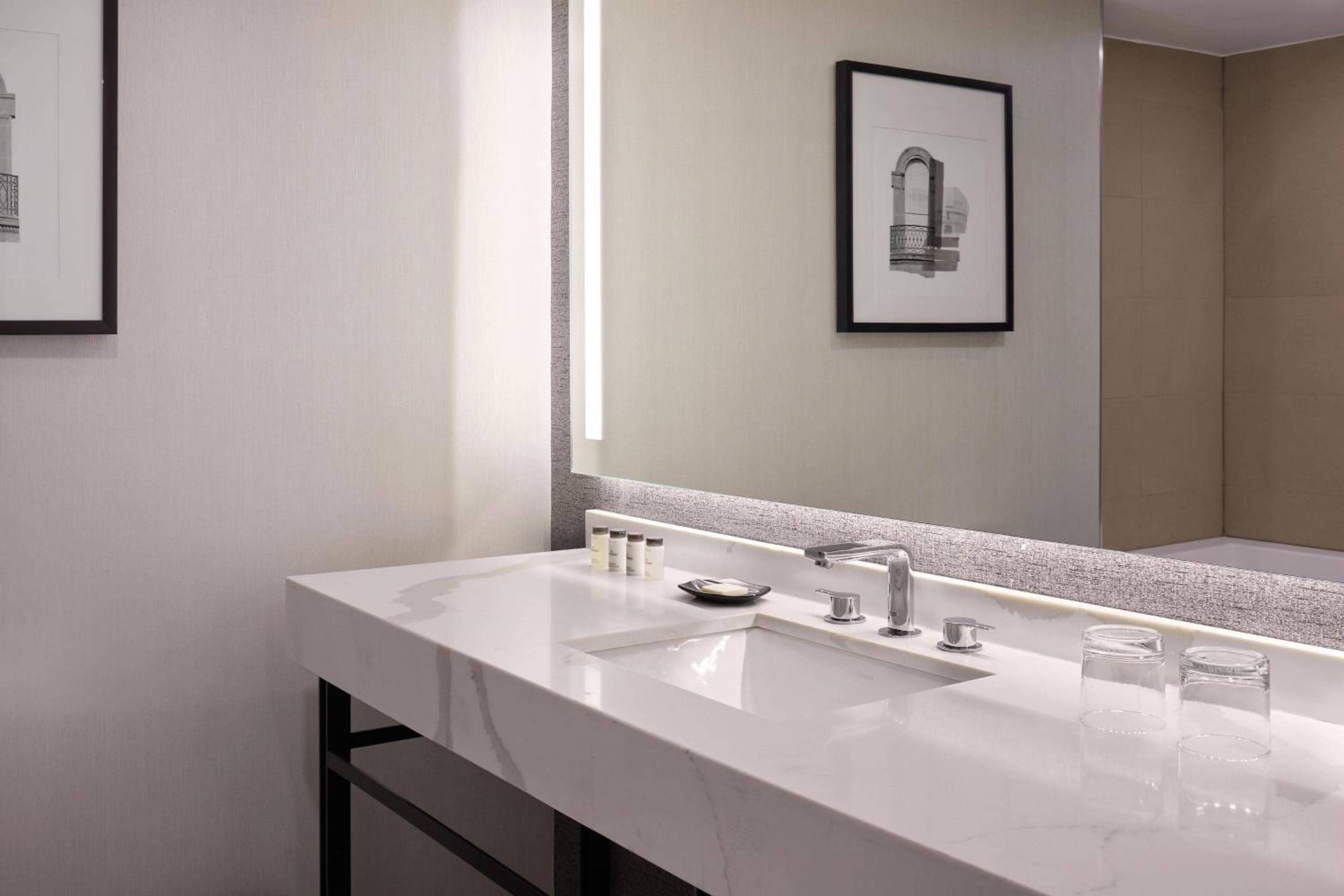 Sheraton Parkway Toronto North Hotel & Suites — 3