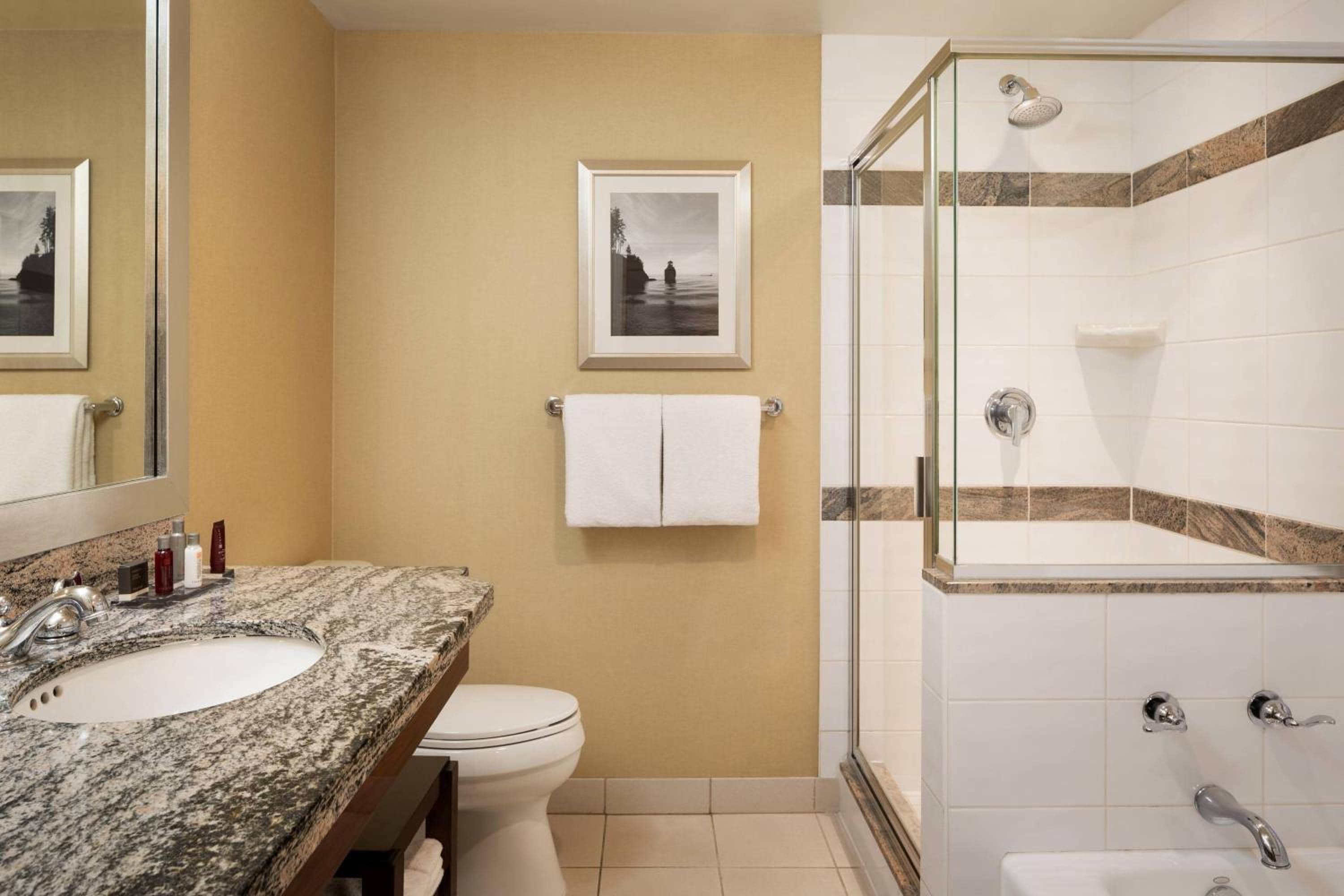 Vancouver Marriott Pinnacle Downtown Hotel — 2
