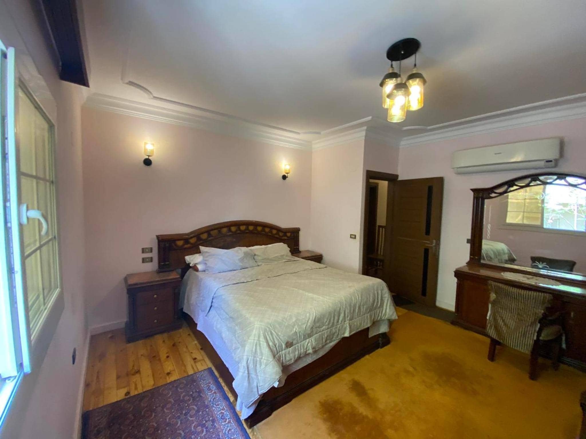 Luxurious, fully furnished and well-equipped apartment with modern amenities, stunning views, and convenient location for remote work or studying from home — 4