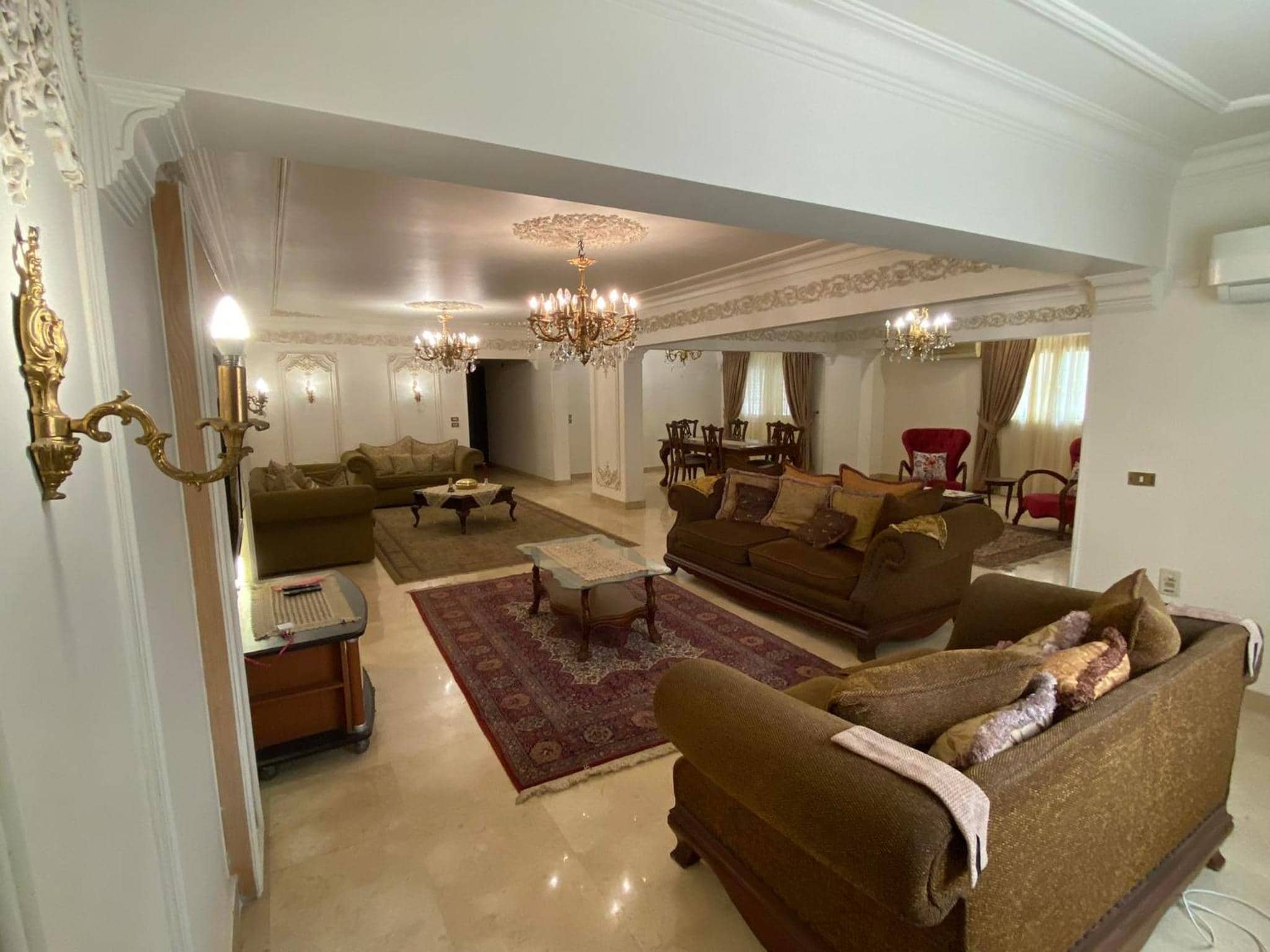 Luxurious, fully furnished and well-equipped apartment with modern amenities, stunning views, and convenient location for remote work or studying from home