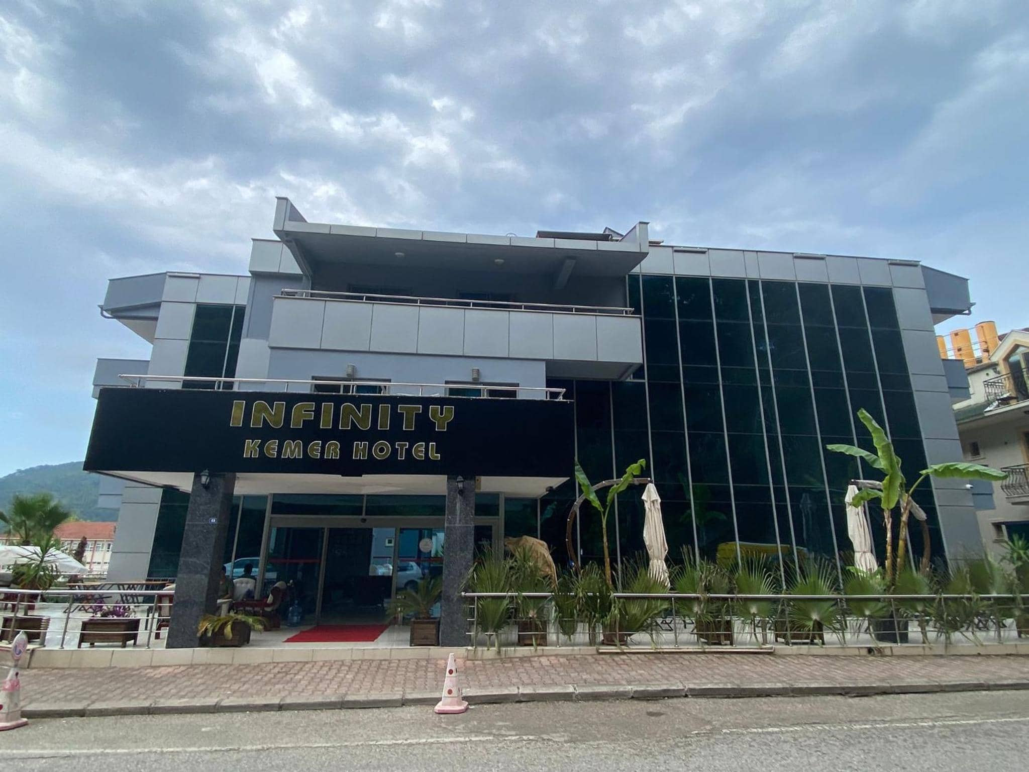 Infinity Hotel — 4