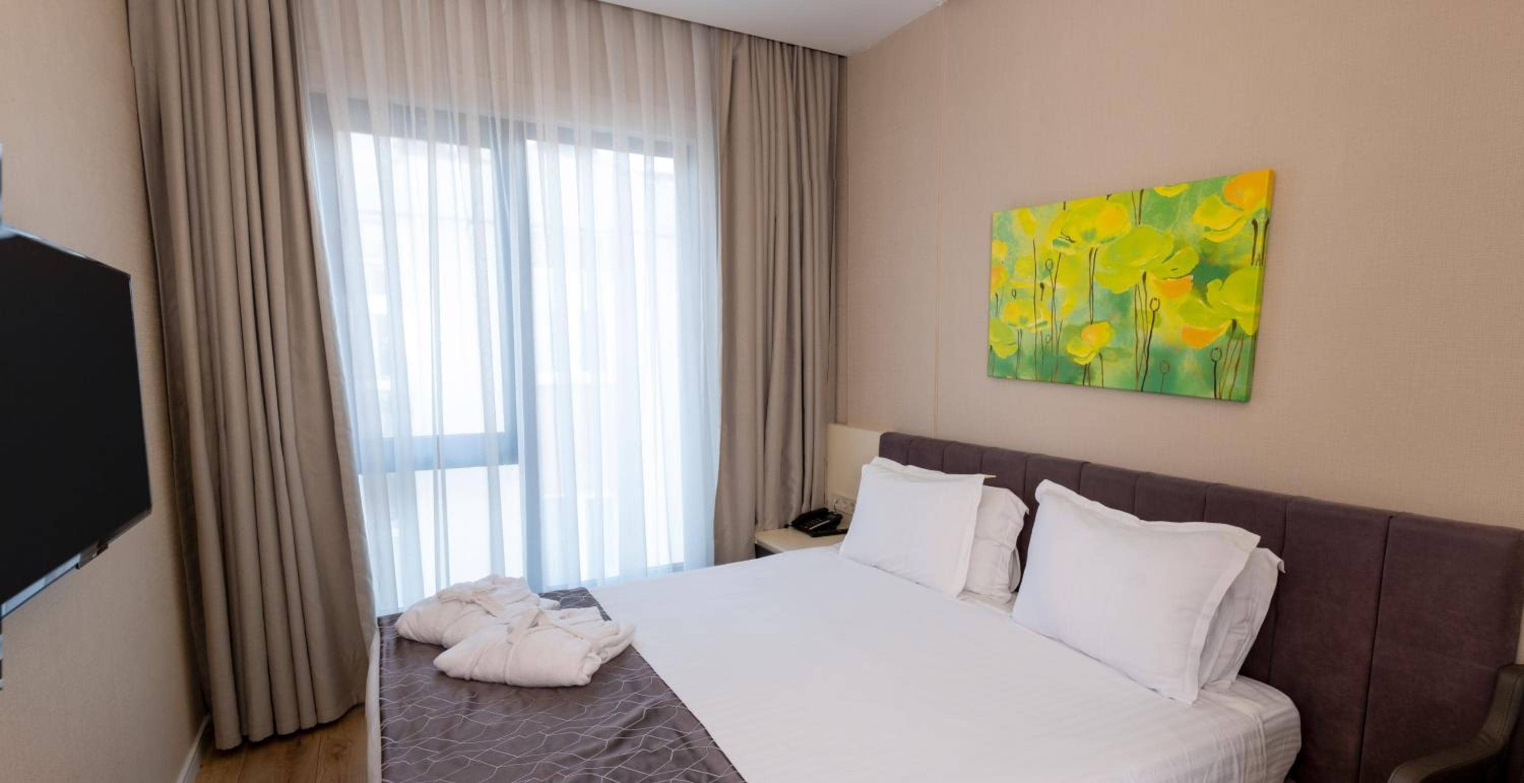 Elm Suite Hotel — 4
