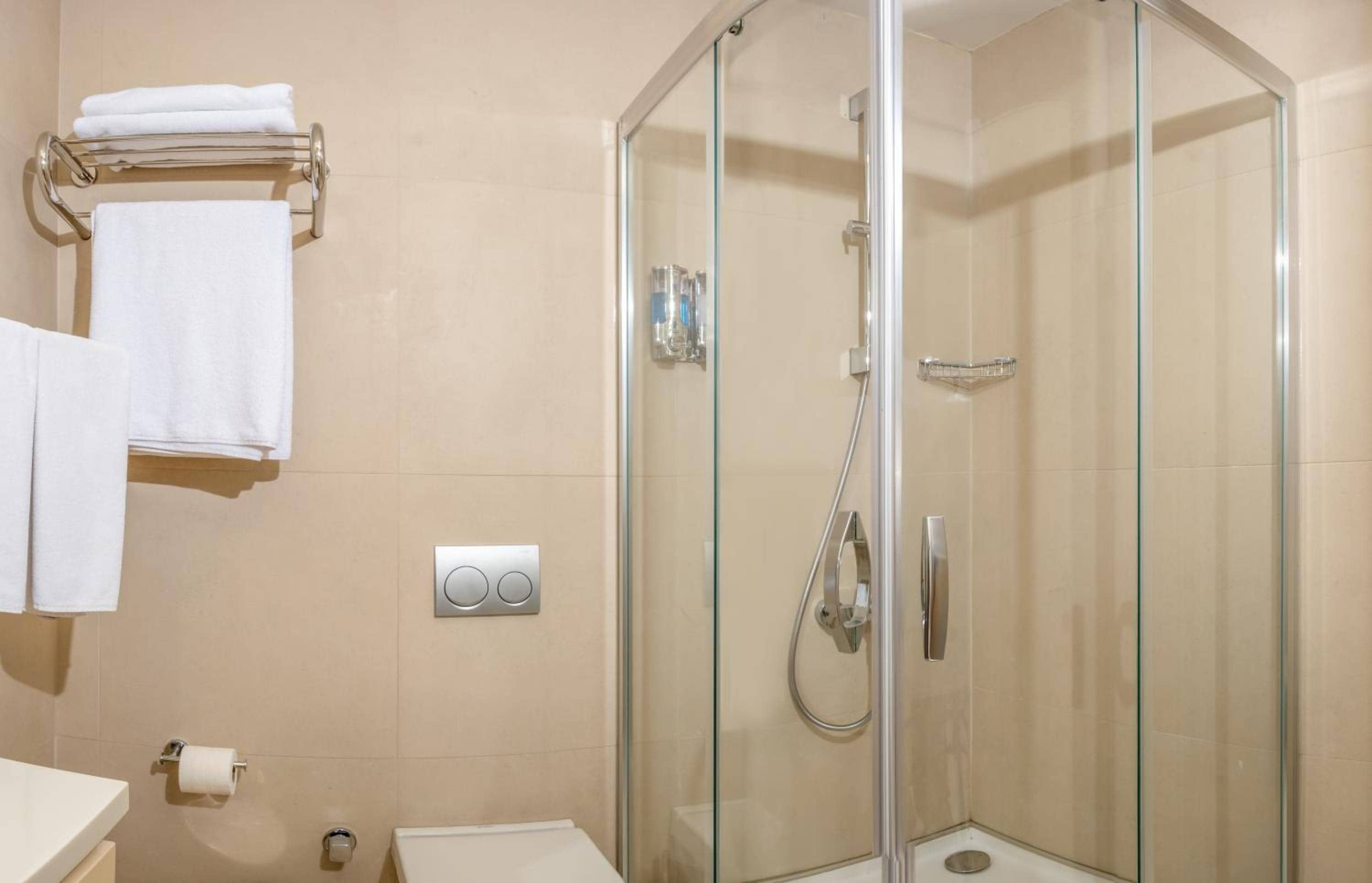 Elm Suite Hotel — 5