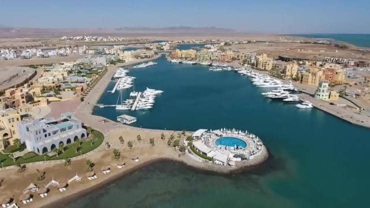 Luxurious Villa with Infinity Private Pool & Jacuzzi over Sabina Island's Lagoon