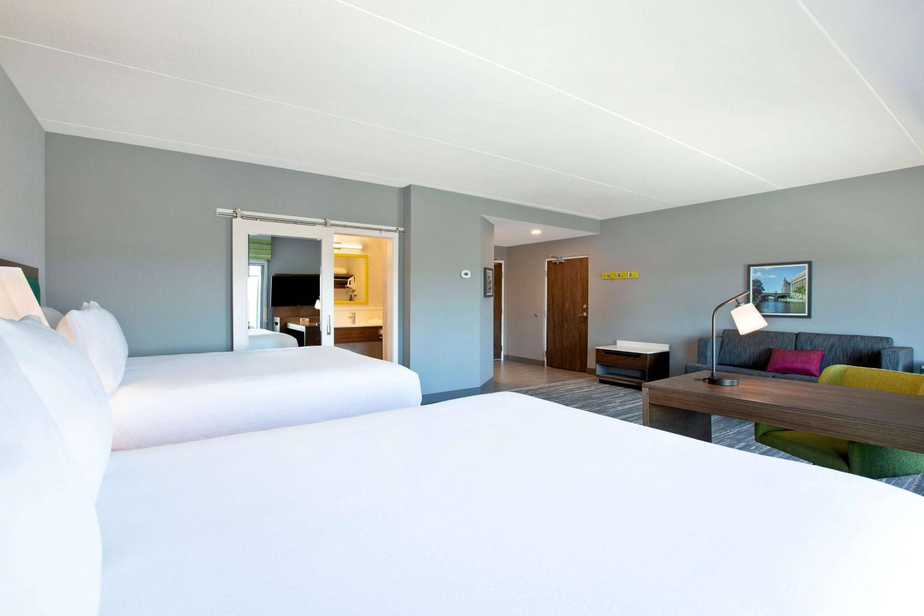 Hampton Inn & Suites Ottawa West, Ontario, Canada — 3