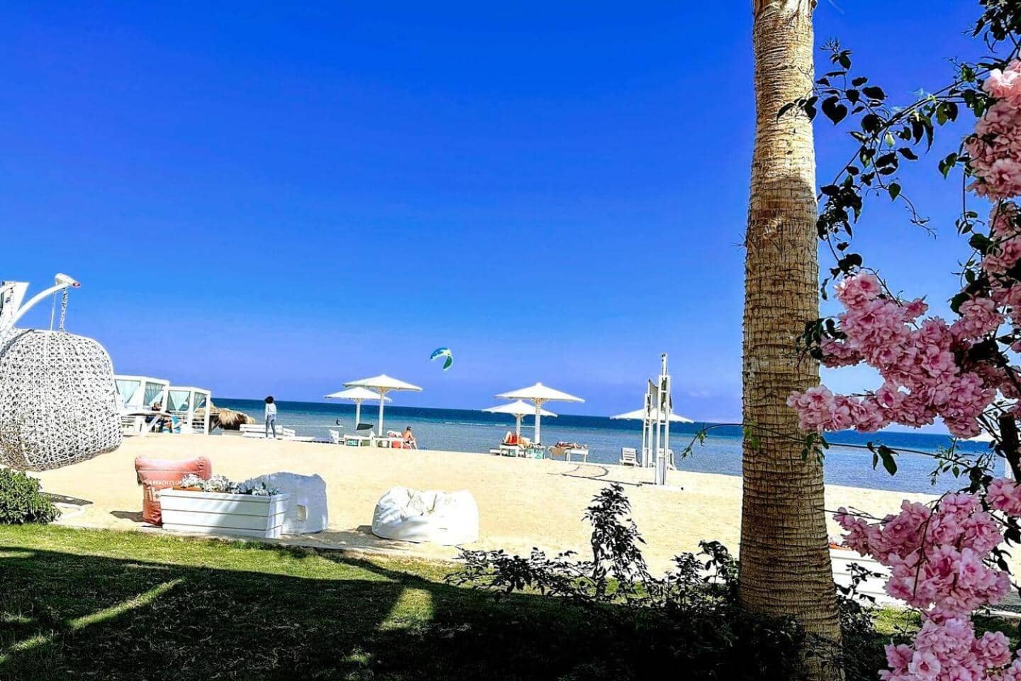 2 Bed Flat - Sleeps 6 - Pool - Parking - Wifi