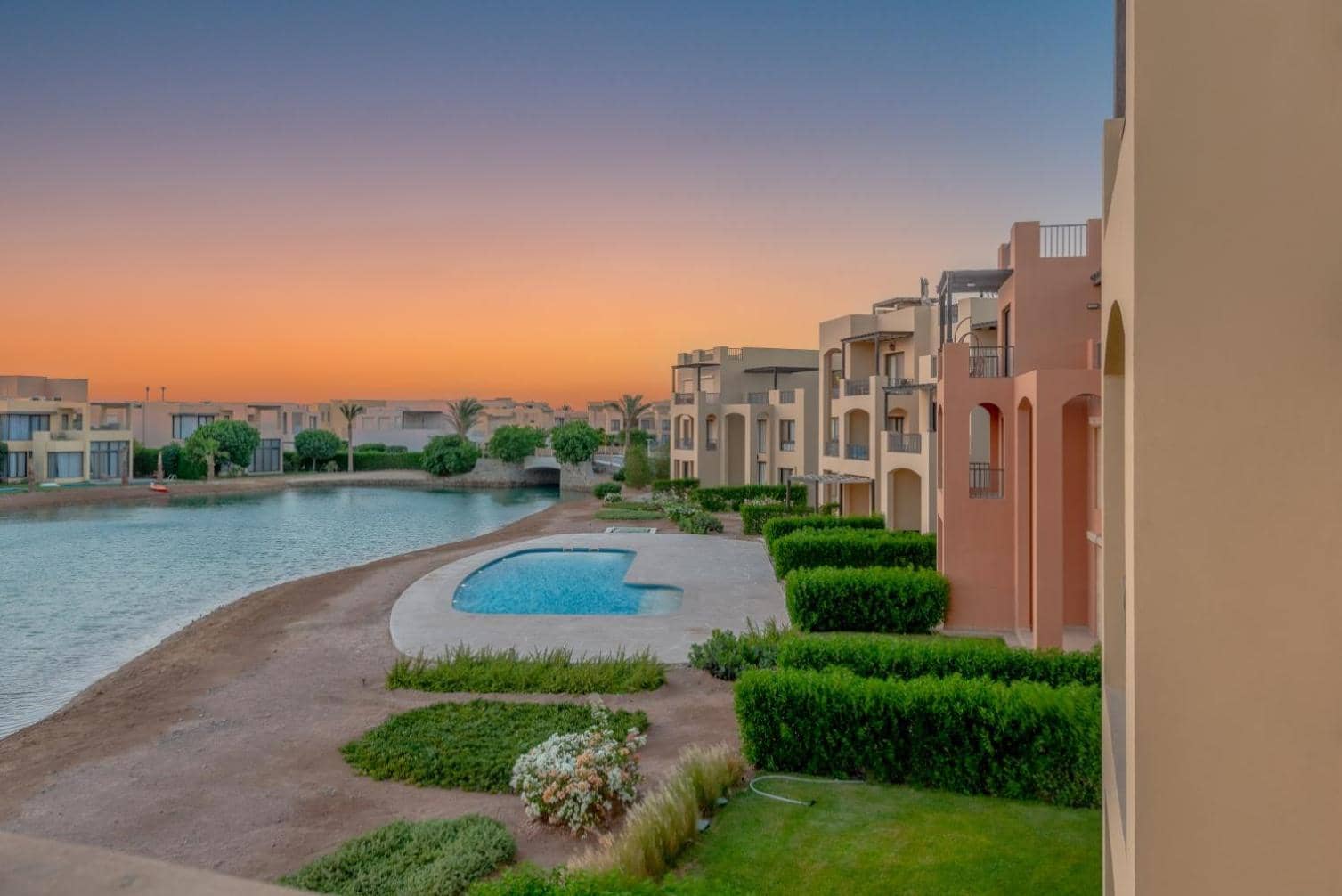 NEW! 2BR Duplex in Tawila, Gouna Private Jacuzzi, Garden, Lagoon & Pool — 4