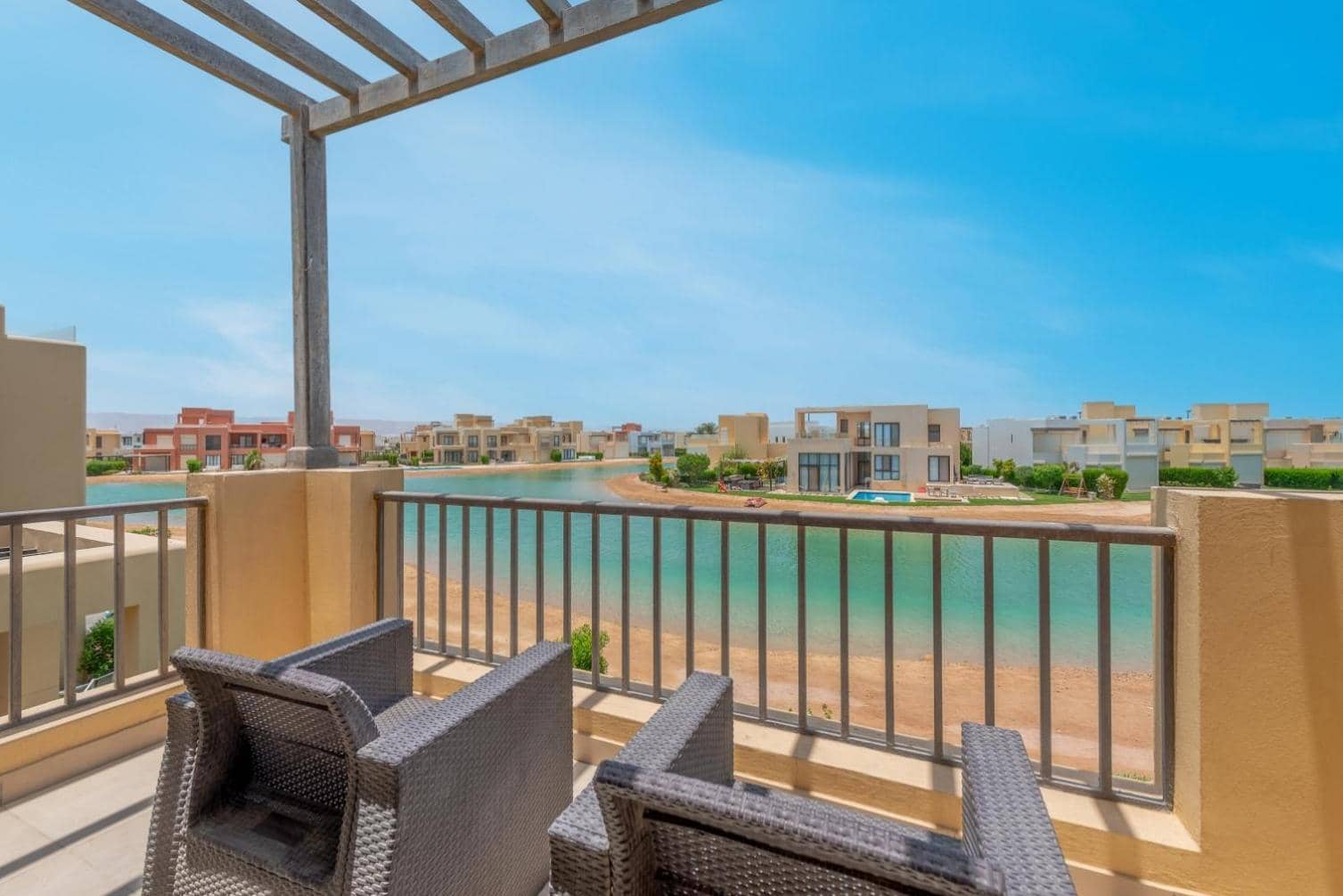 NEW! 2BR Duplex in Tawila, Gouna Private Jacuzzi, Garden, Lagoon & Pool