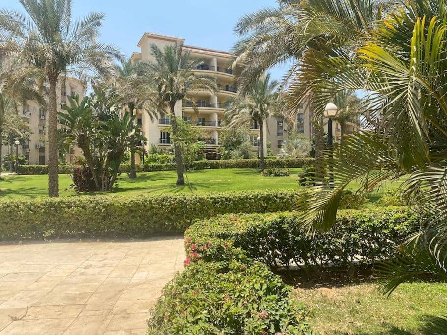 Elegant and Spacious Luxury Apartment in Al Rehab gated community, New Cairo