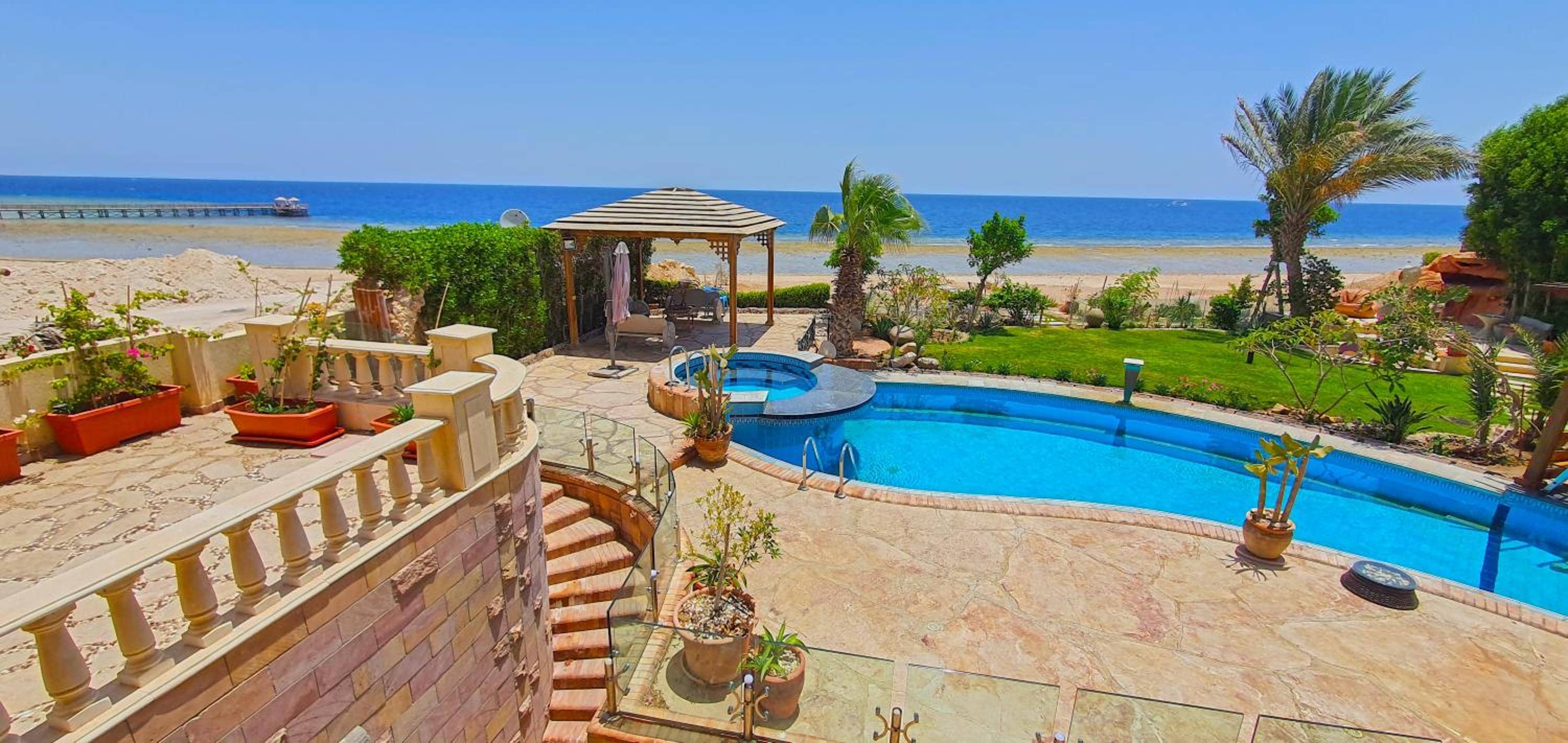 Luxury Seafront Pool Villa - 3 Stories & Roof floor - All Master Bedrooms