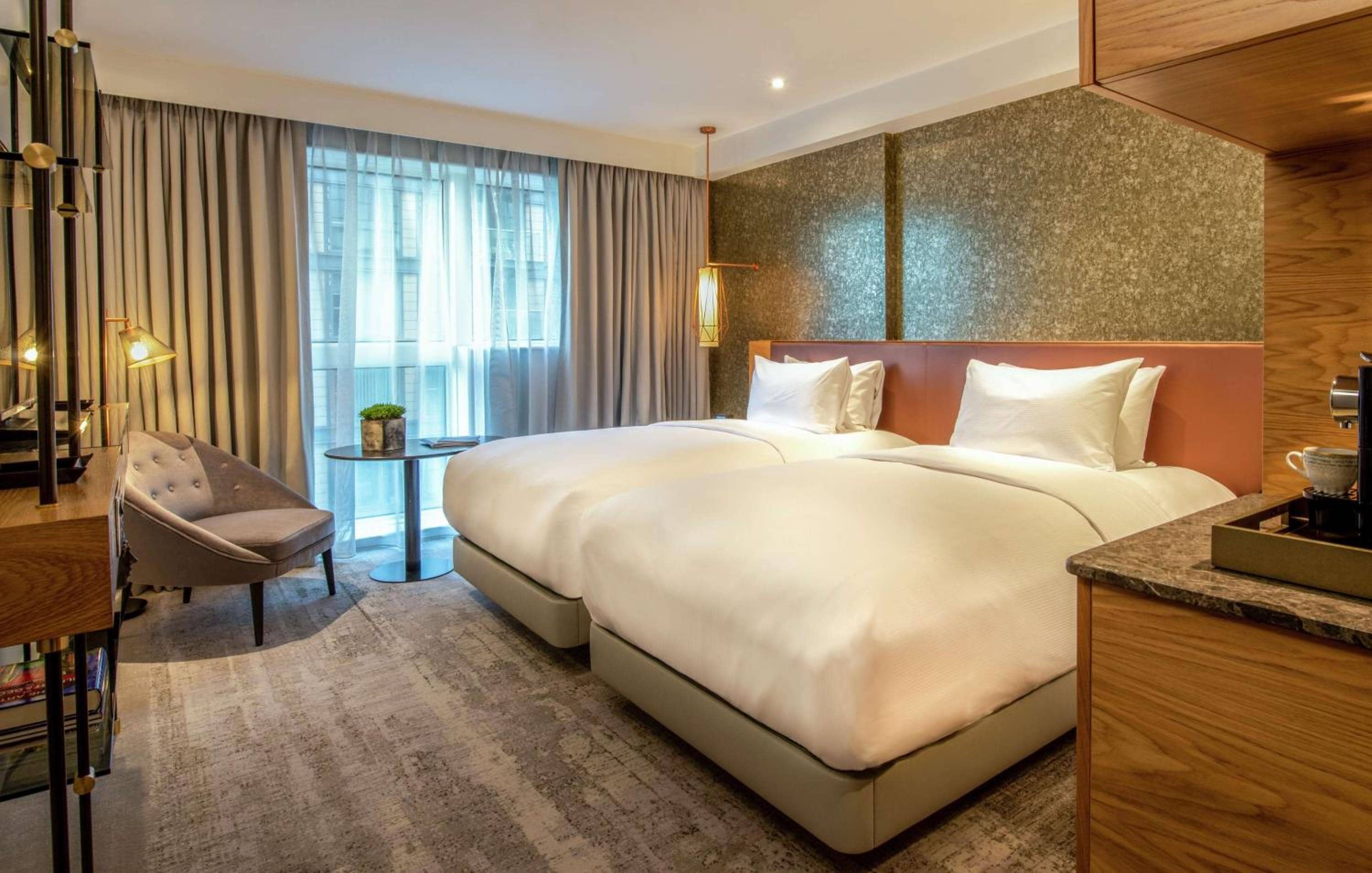 Lincoln Plaza Hotel London, Curio Collection By Hilton — 3