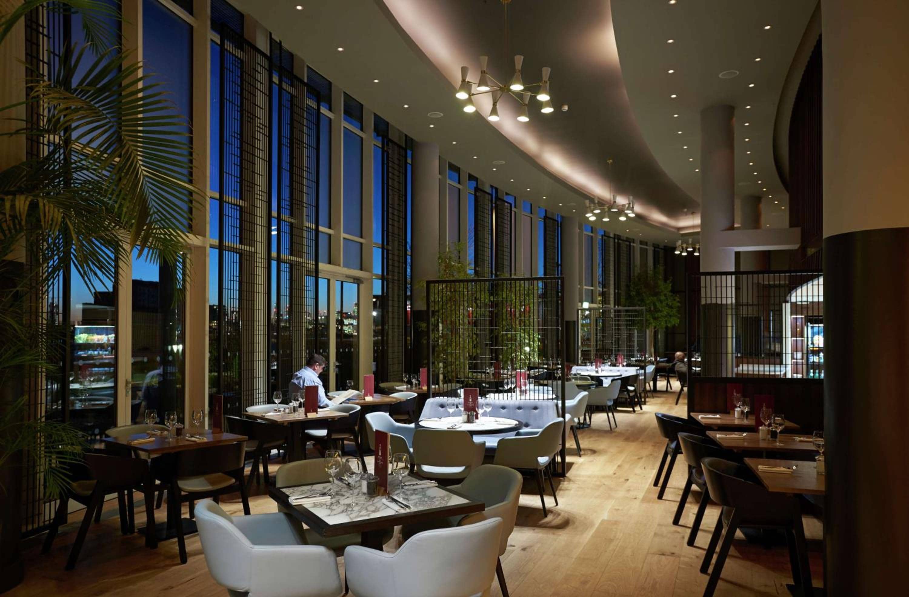 DoubleTree By Hilton London Excel — 3