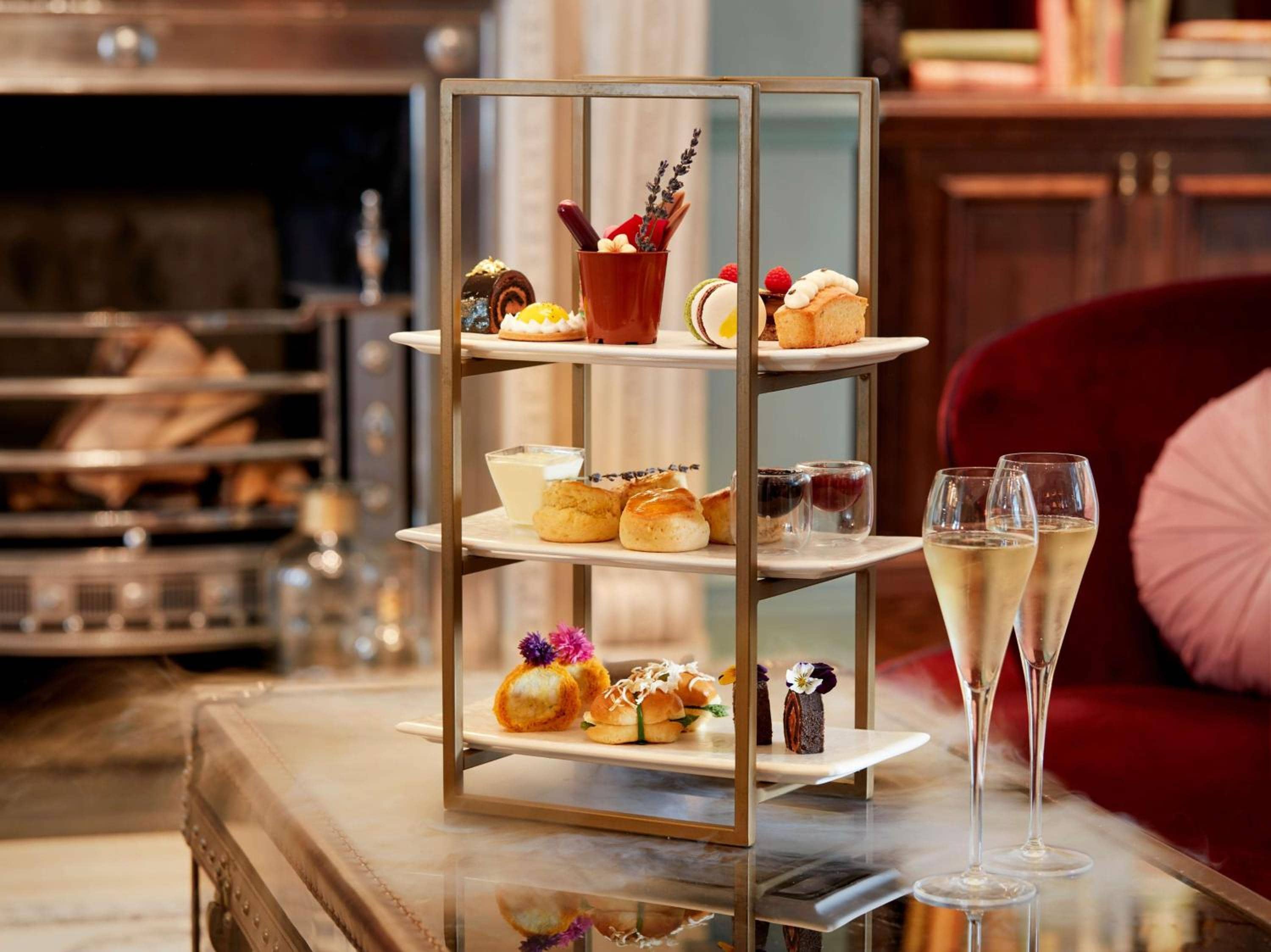100 Queen's Gate Hotel London Kensington, Curio Collection by Hilton — 3