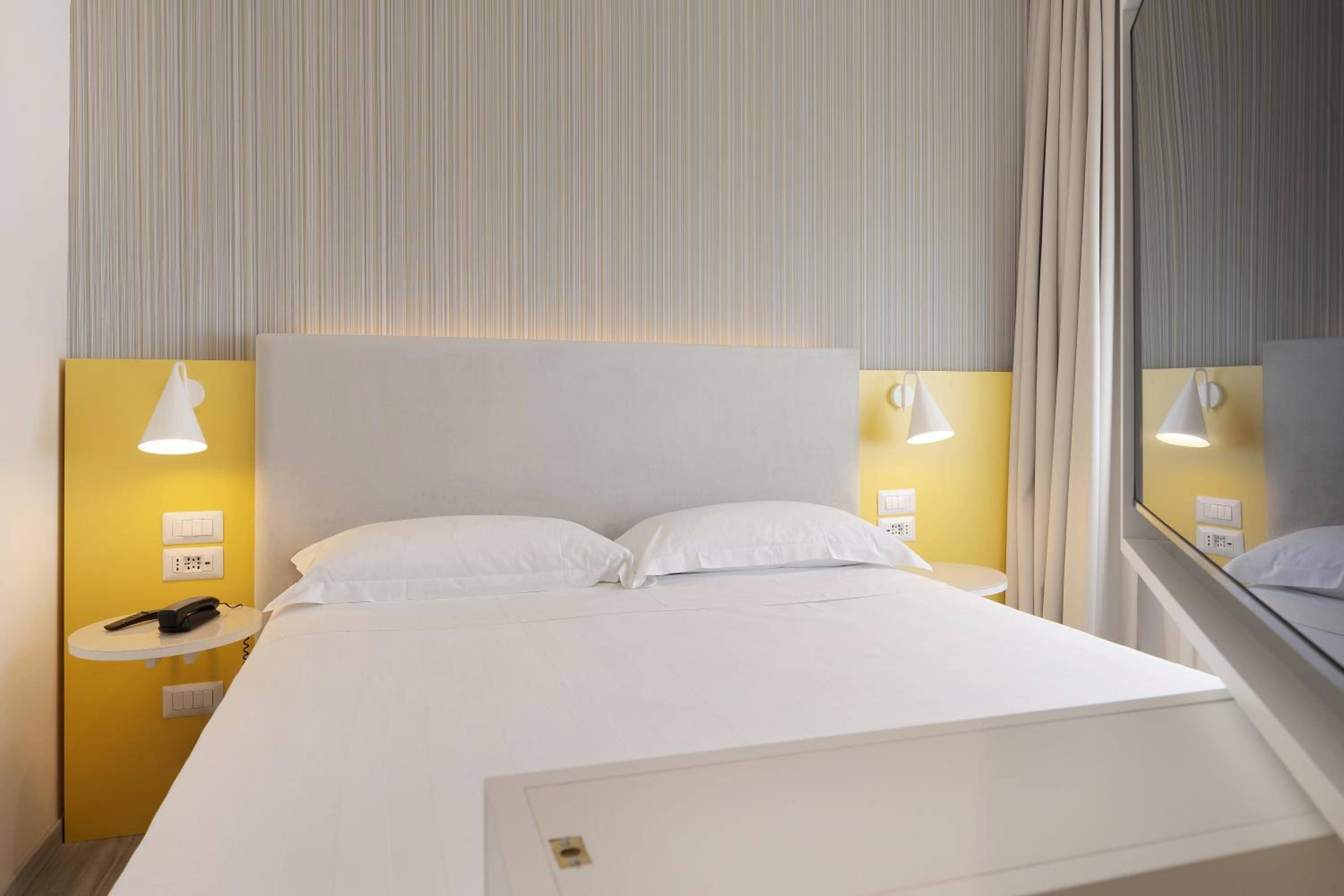 Adesso Hotel — 4