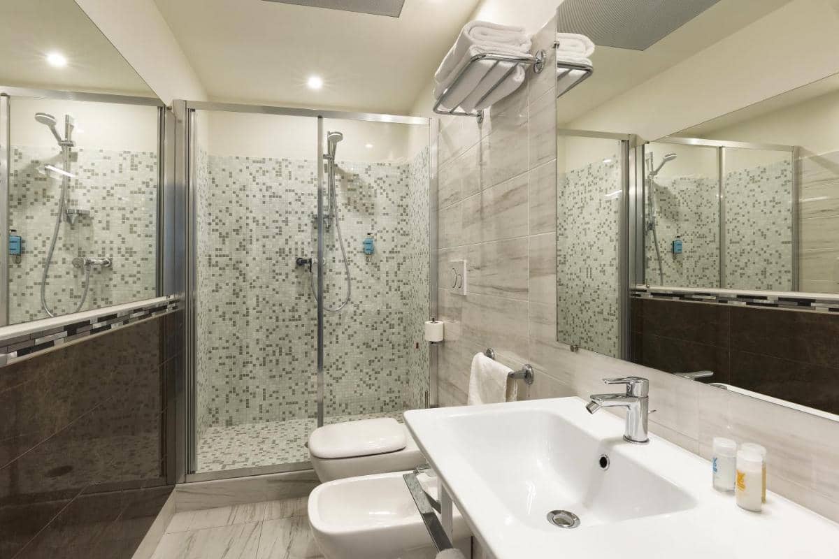 Adesso Hotel — 5