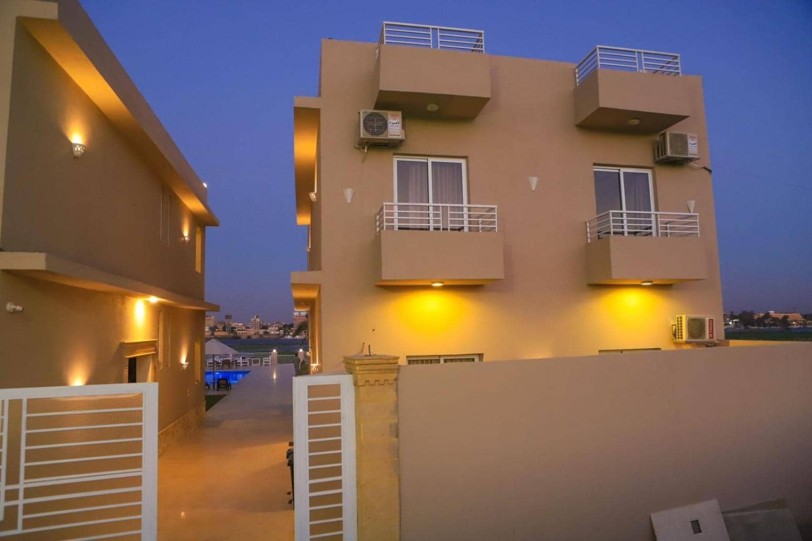 Royal Nile Villa - Nile View Apartment 1 — 3