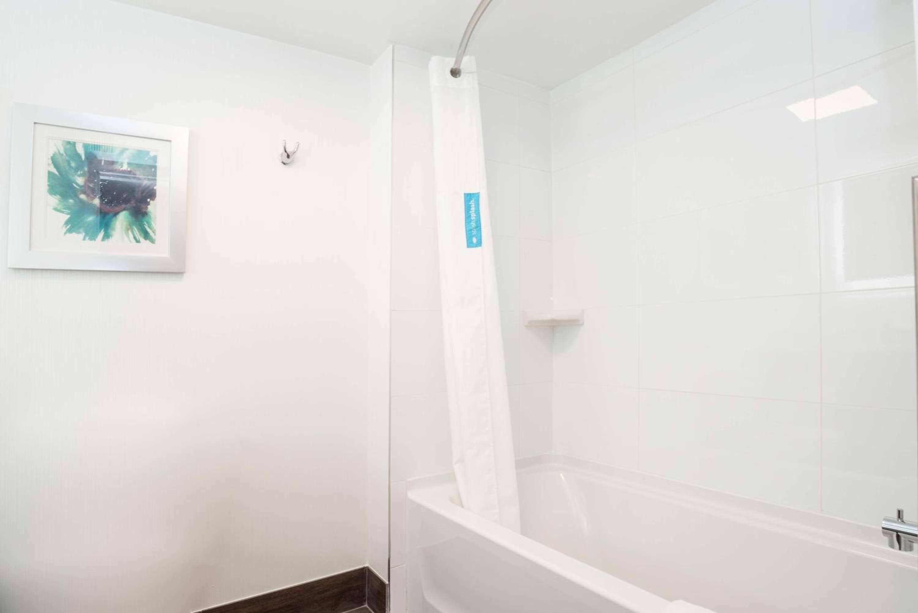Hampton Inn & Suites, by Hilton - Vancouver Downtown — 2