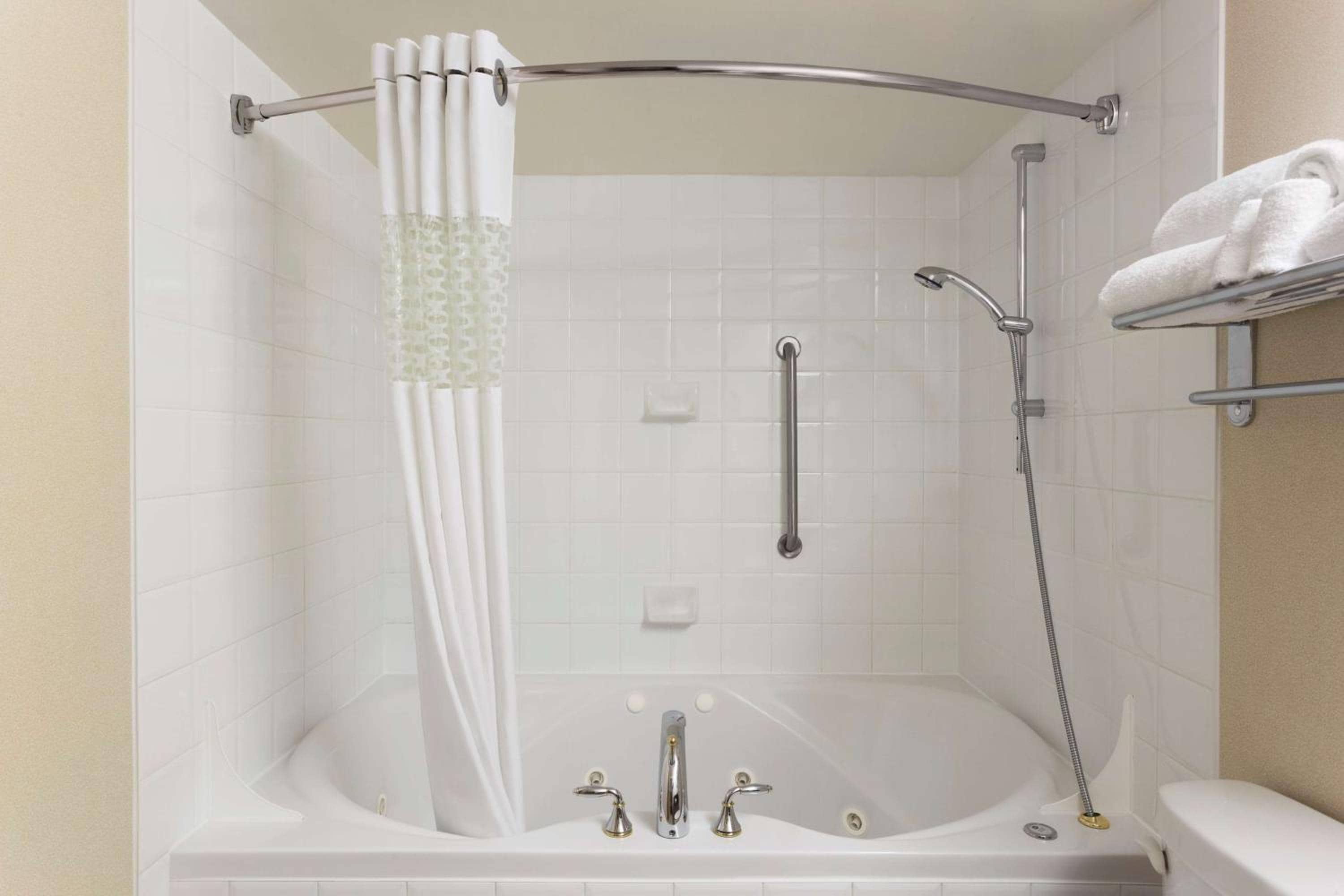 Hampton Inn & Suites, by Hilton - Vancouver Downtown — 3