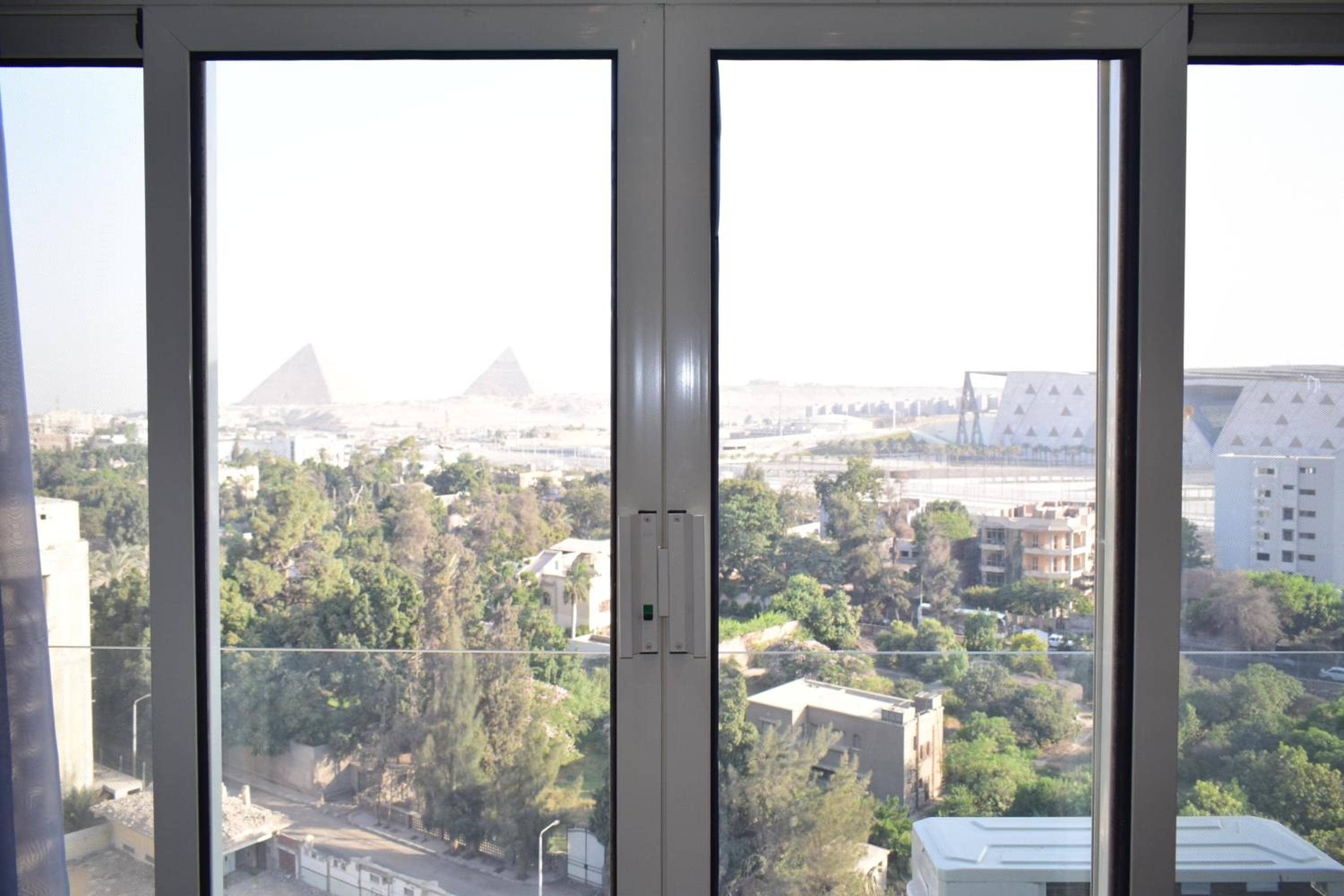 pyramids grand museum inn — 4