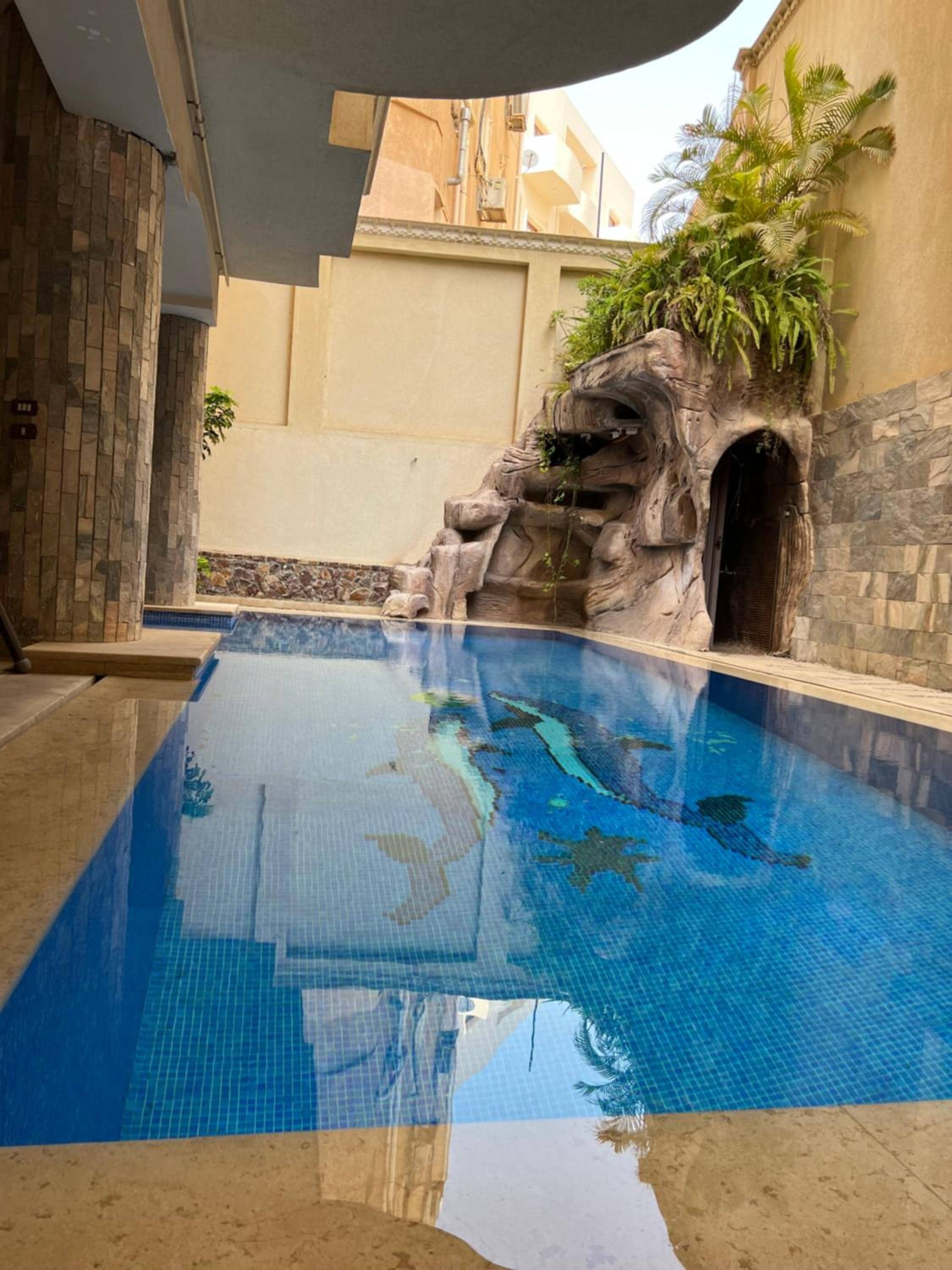 The GlassHouse Pool — 3
