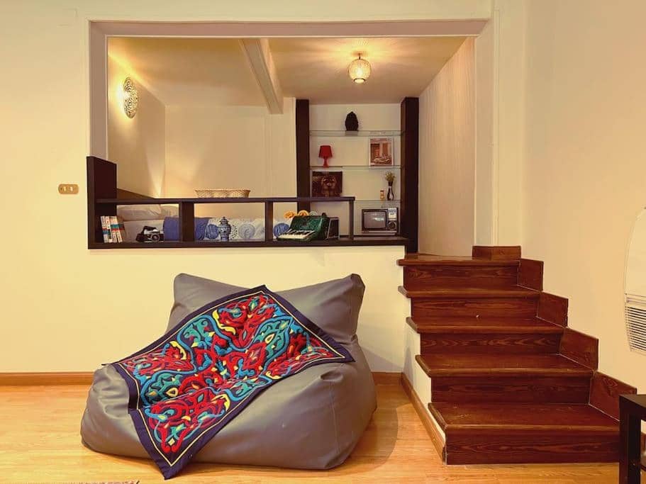 Vintage Vibrant Space ! — 3