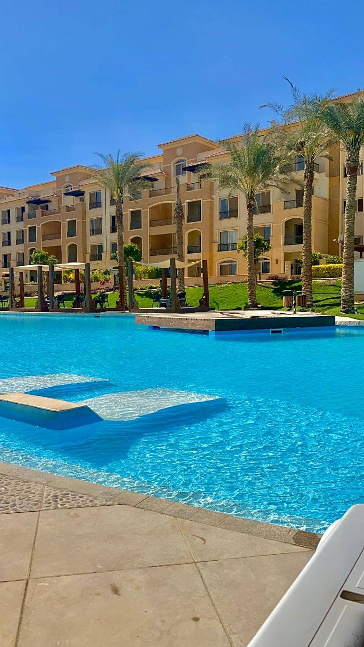 Ultra Luxury 3BR with Pools ,Sports ,Dining in Gated compound, Close to all sites — 2