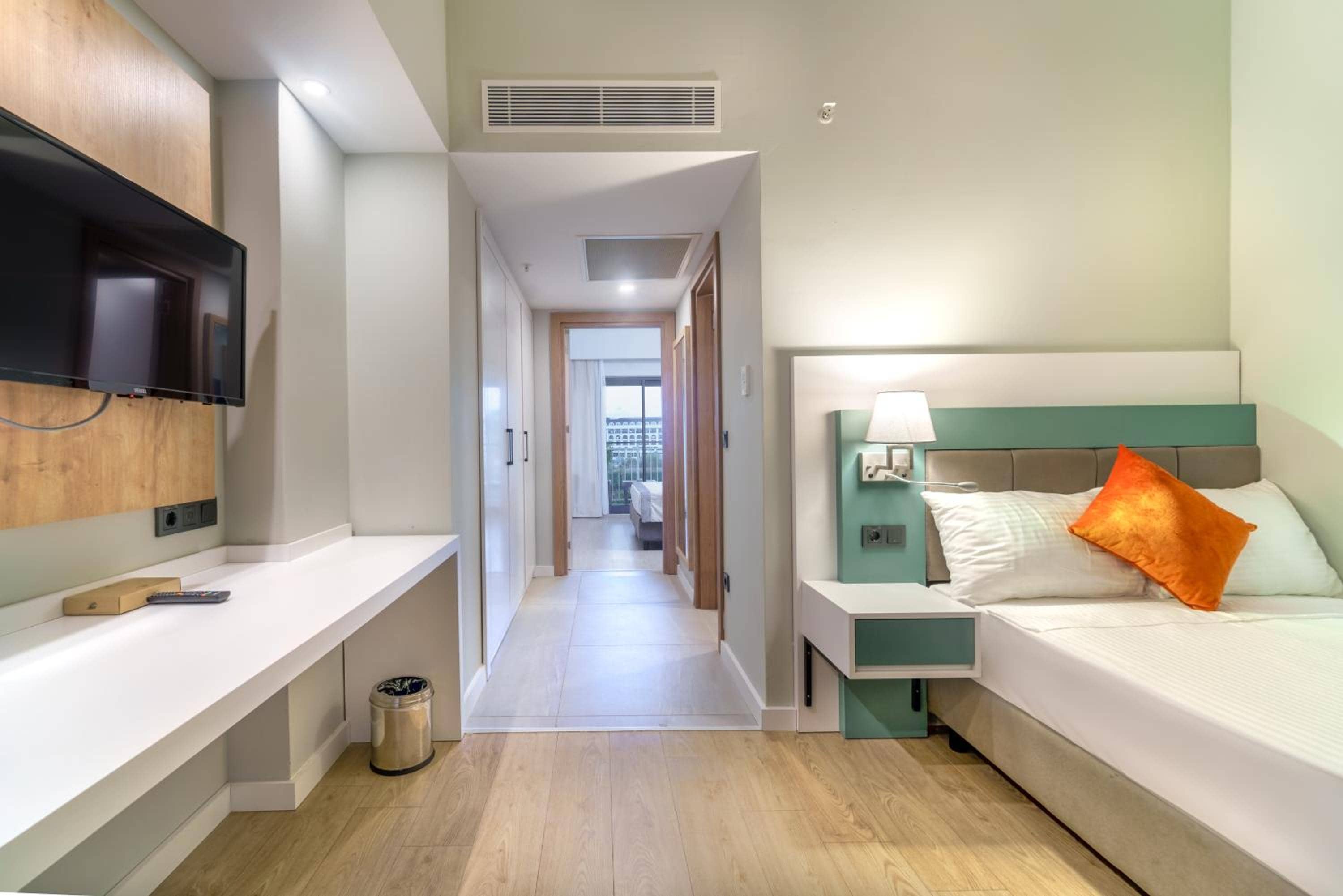 Arcanus Hotels Trendline Side — 2