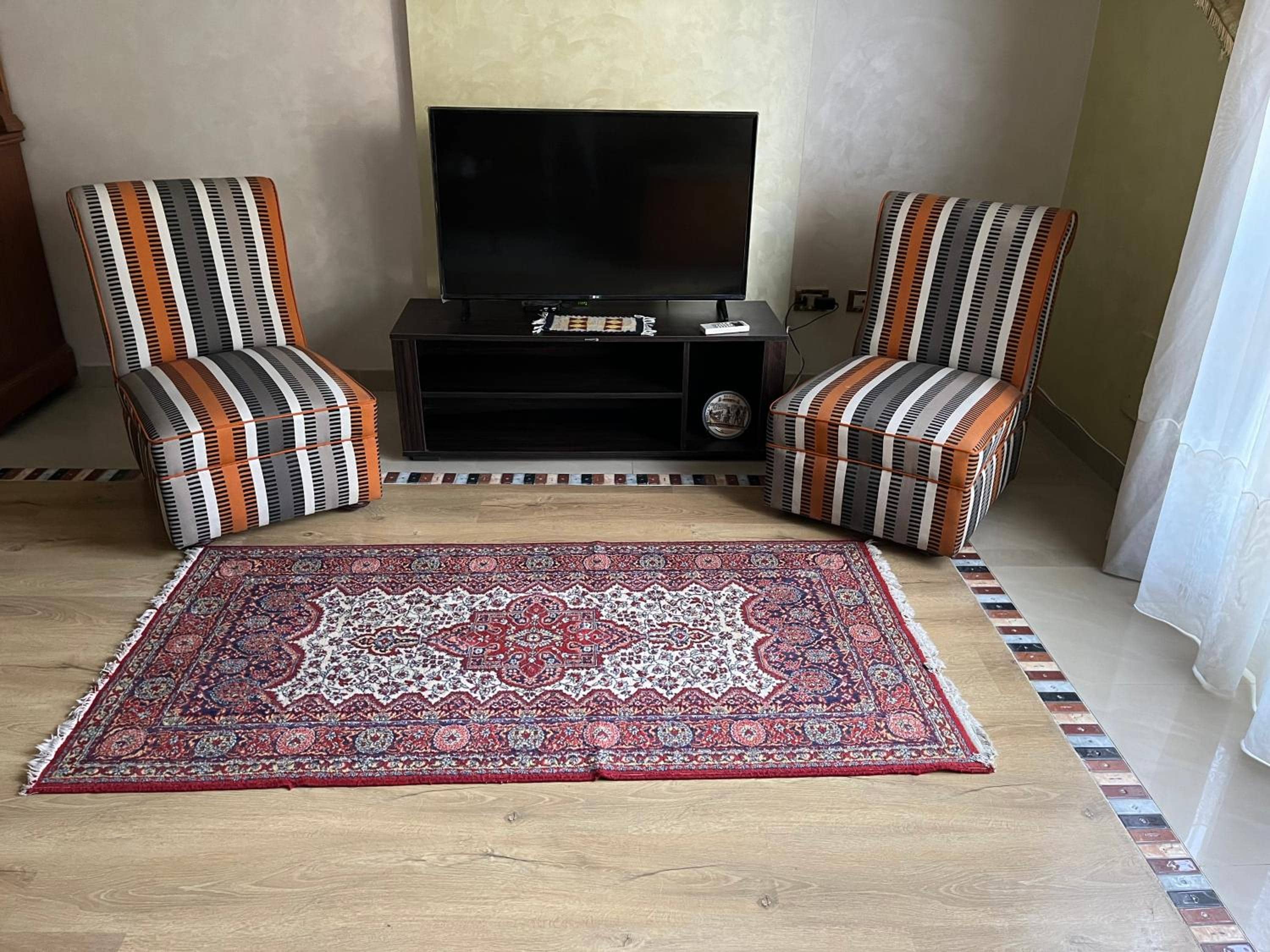 Lovely furnished 2-bedroom apartment with balcony — 2