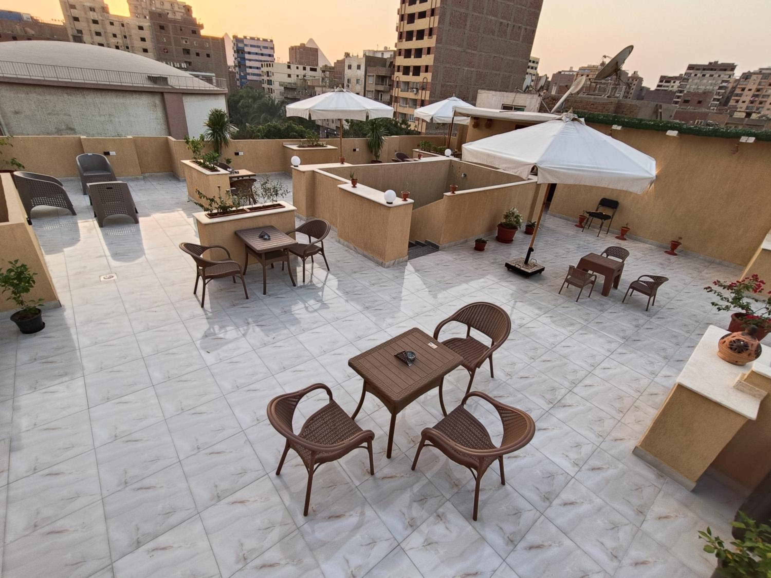 Discover pyramids inn — 2