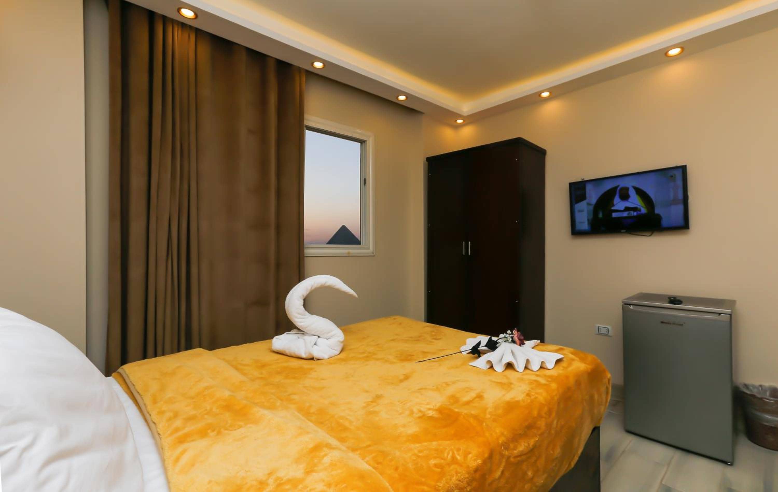 Venus Pyramids Inn - Top Roof Access W Free Break Fast — 5