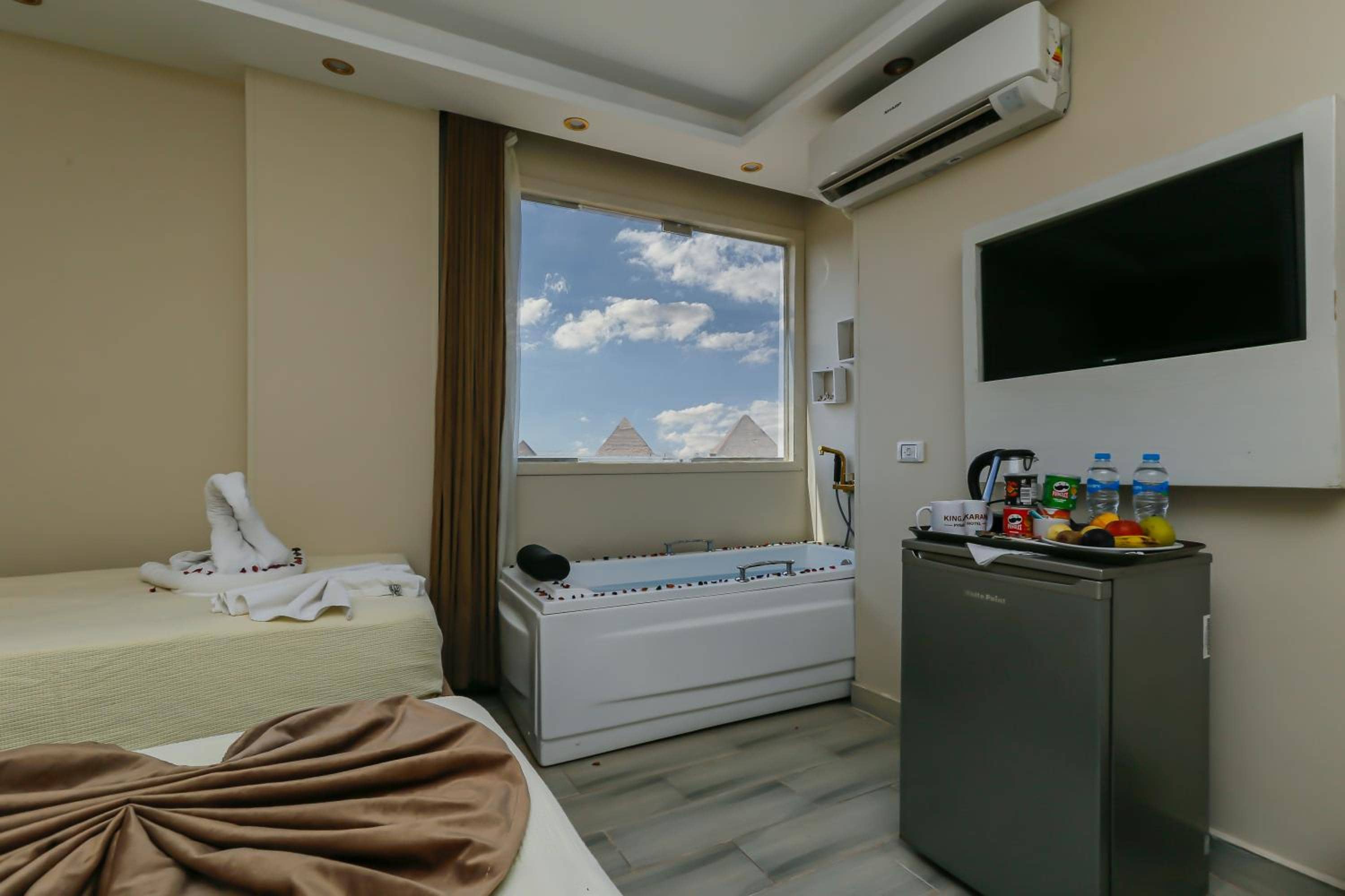 Venus Pyramids Inn - Top Roof Access W Free Break Fast — 3