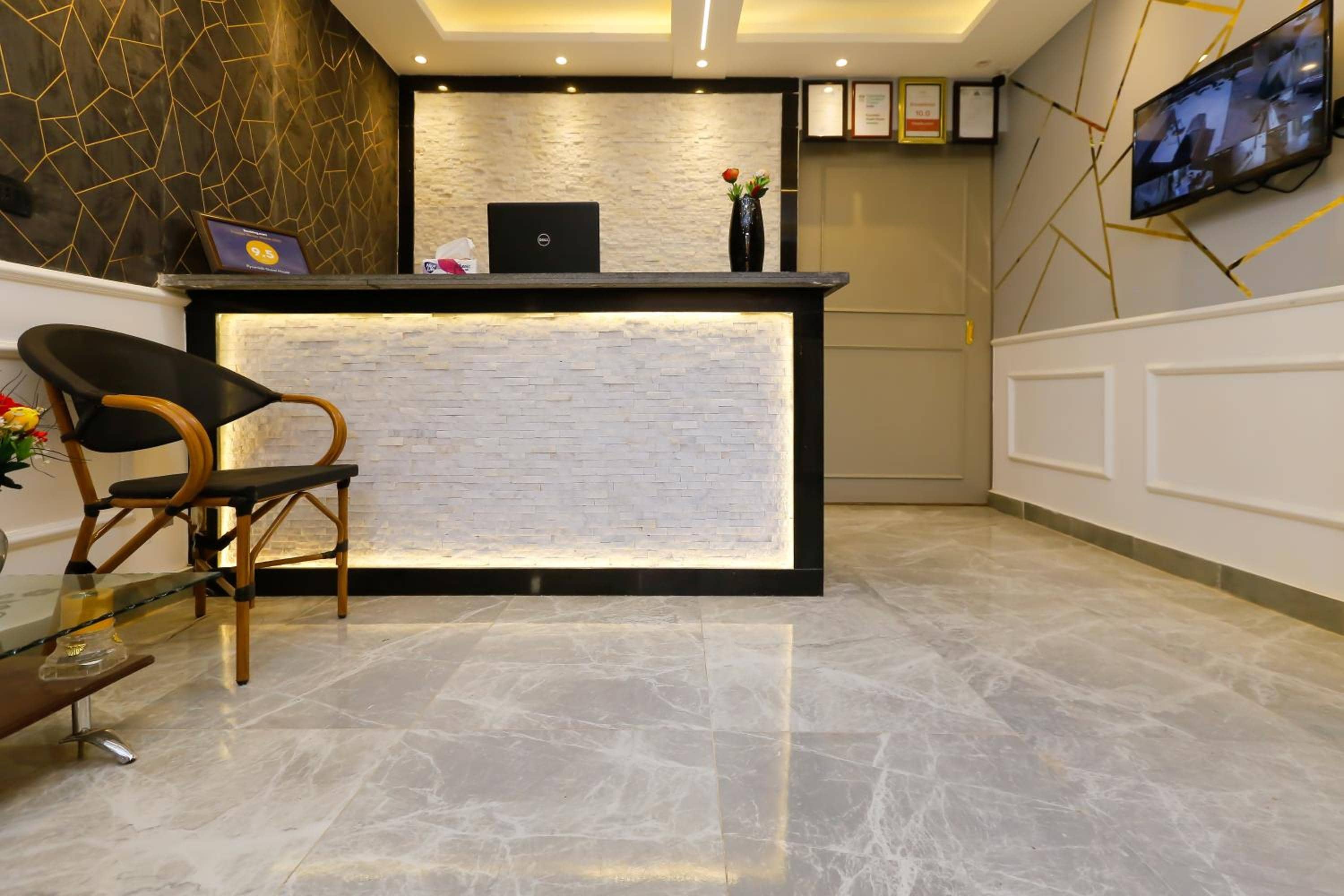 Venus Pyramids Inn - Top Roof Access W Free Break Fast — 2