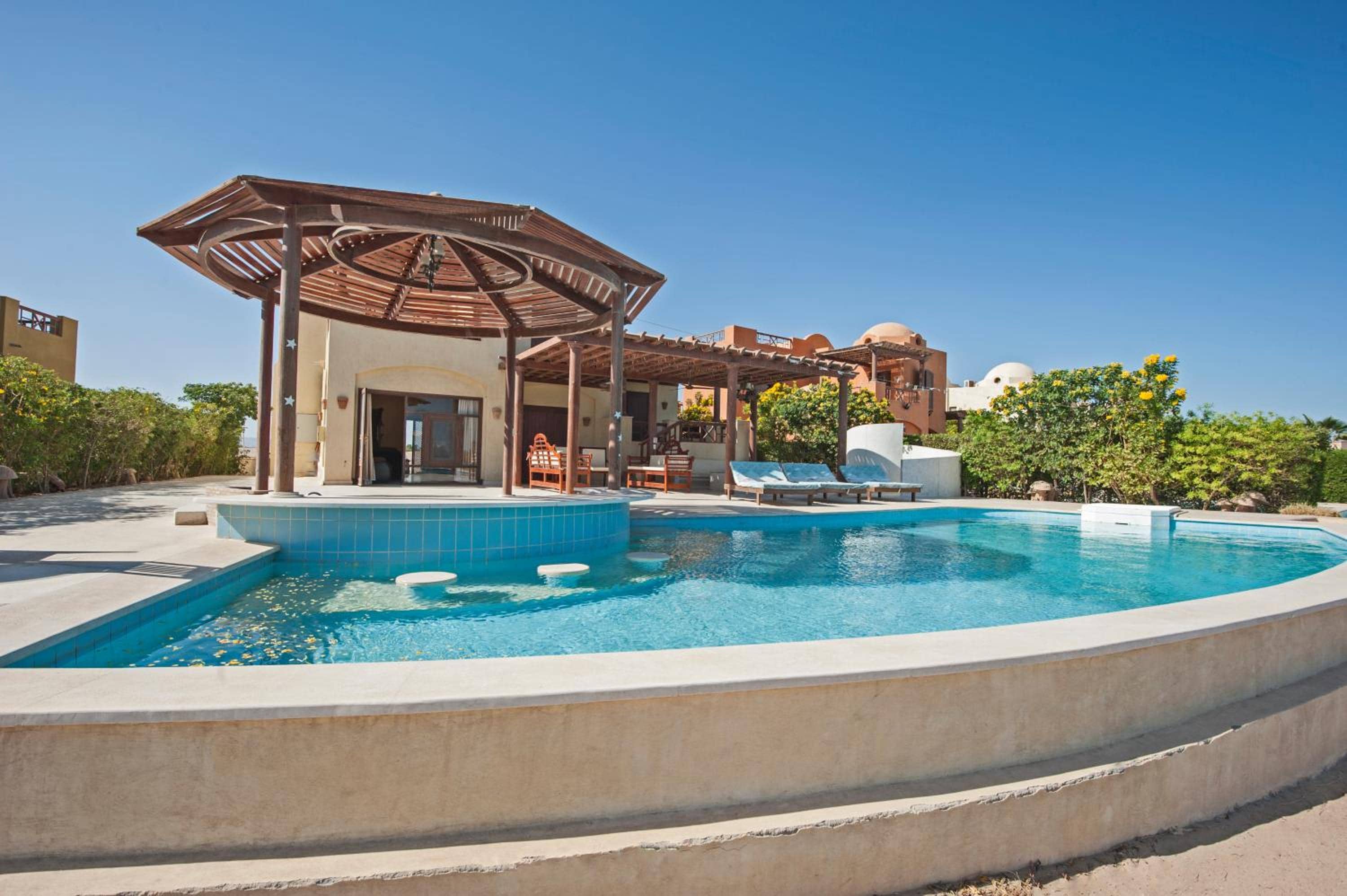 Rent El Gouna Lagoon Villa HEATED Private Pool BBQ — 4