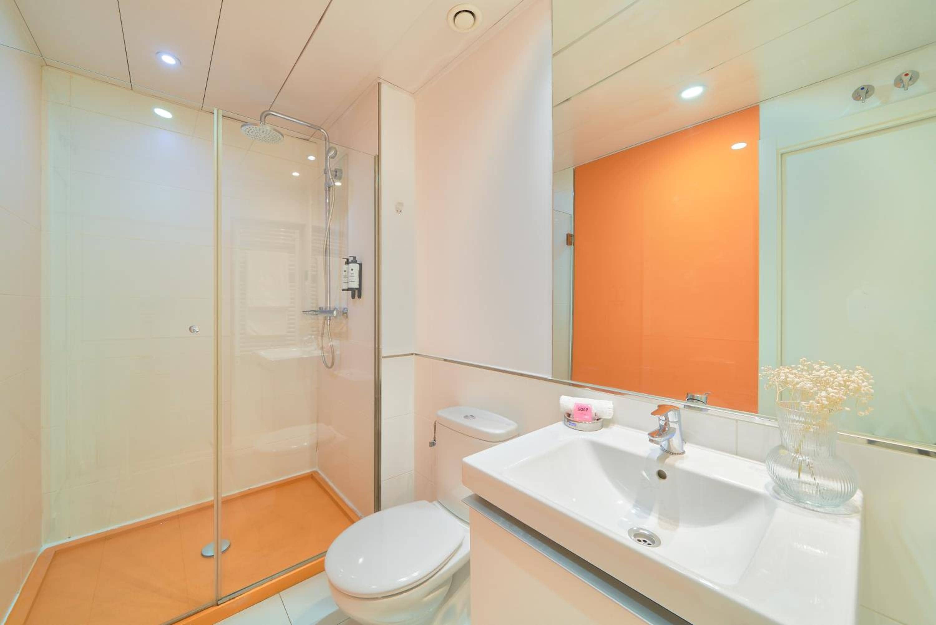 Blume Cruz Suites — 4