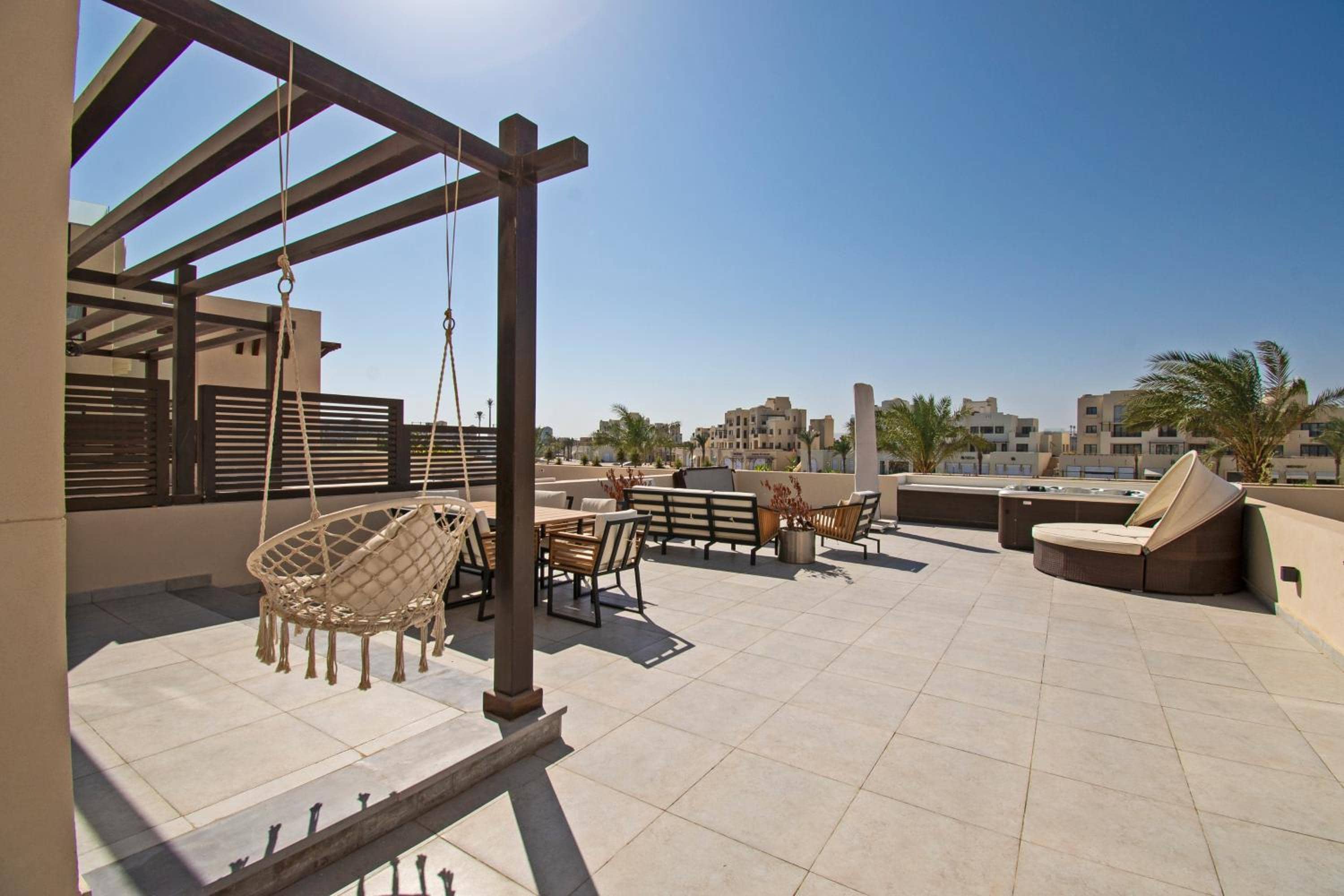 Ollystays-Heated Jacuzzi, Fanadir Marina Luxury 1BR, Walk to Kitesurf & Beach