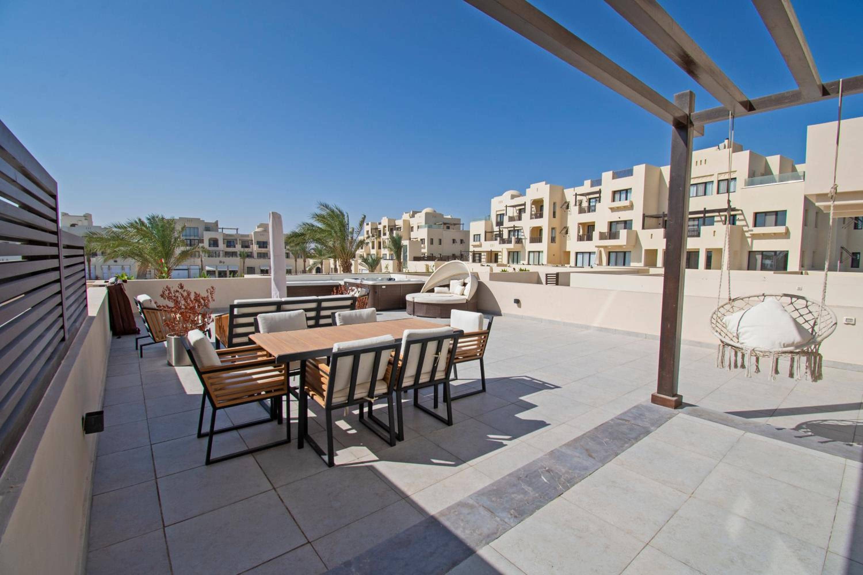 Ollystays-Heated Jacuzzi, Fanadir Marina Luxury 1BR, Walk to Kitesurf & Beach — 4