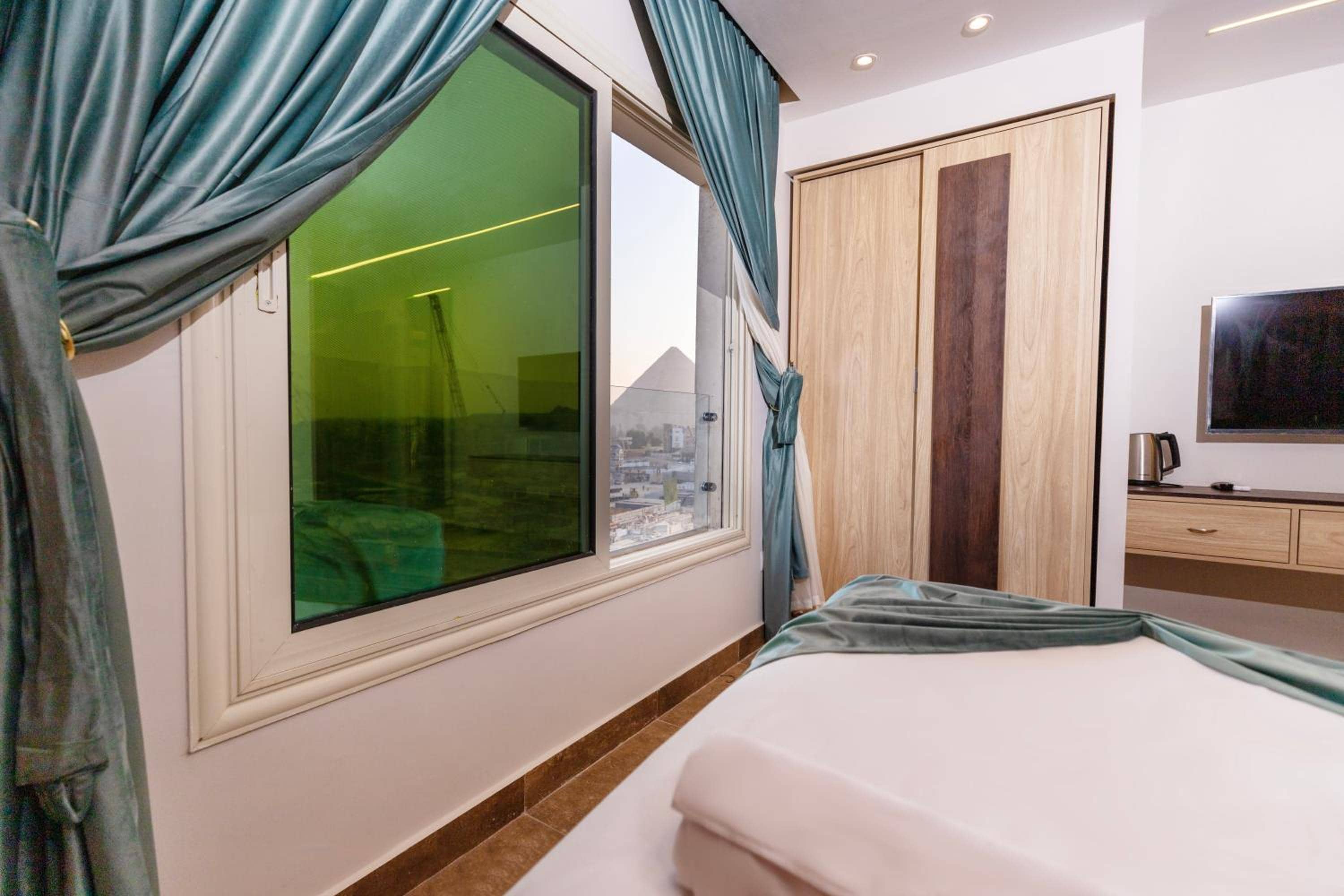 Blue Pyramids Eyes Hotel — 3