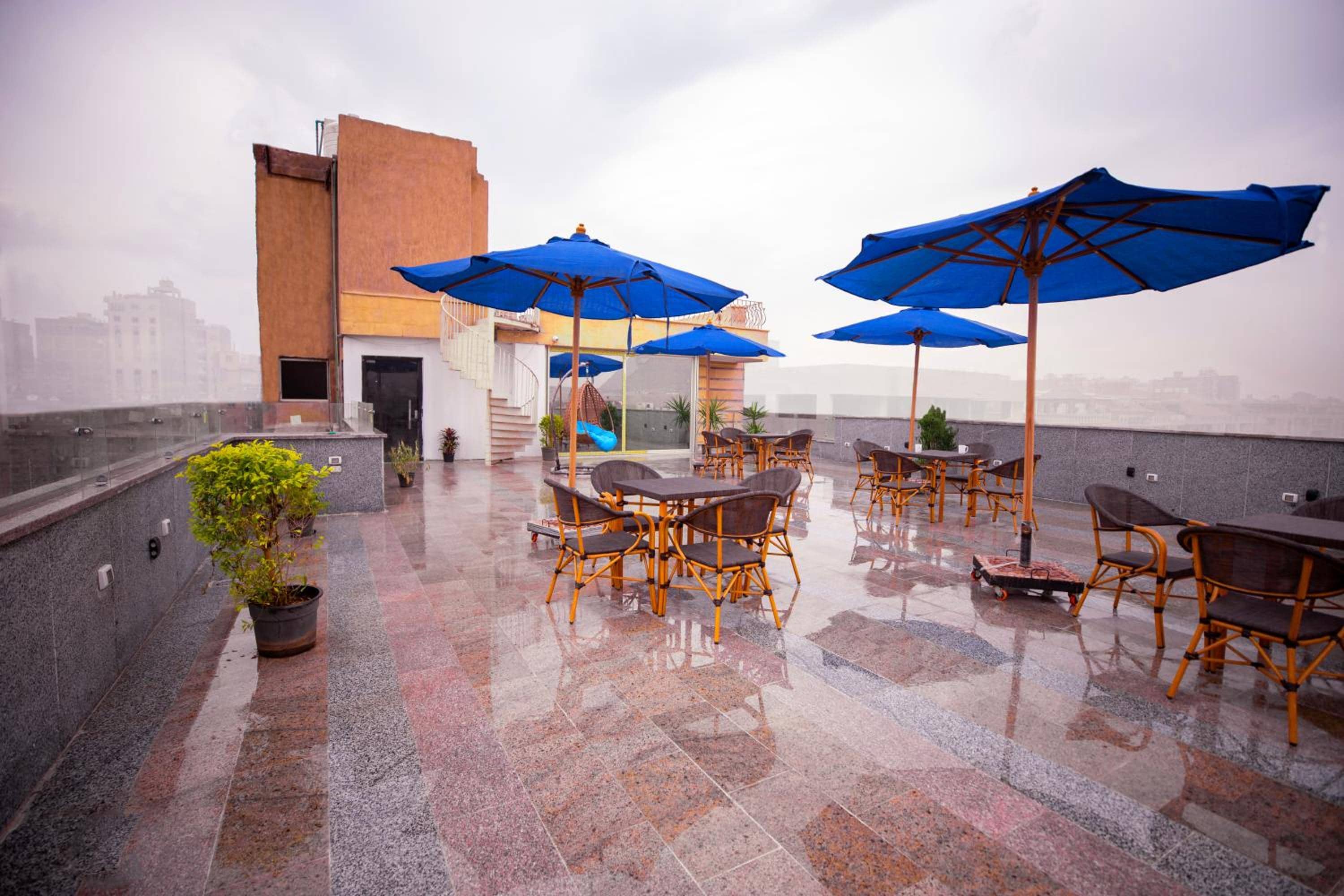 Blue Pyramids Eyes Hotel — 2