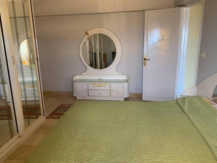 3-Bedroom Apartment with Stunning Sea-Side View — 3