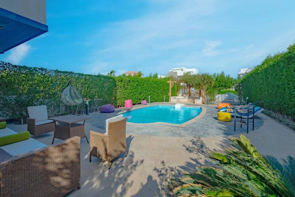 Spacious villa with private pool — 4