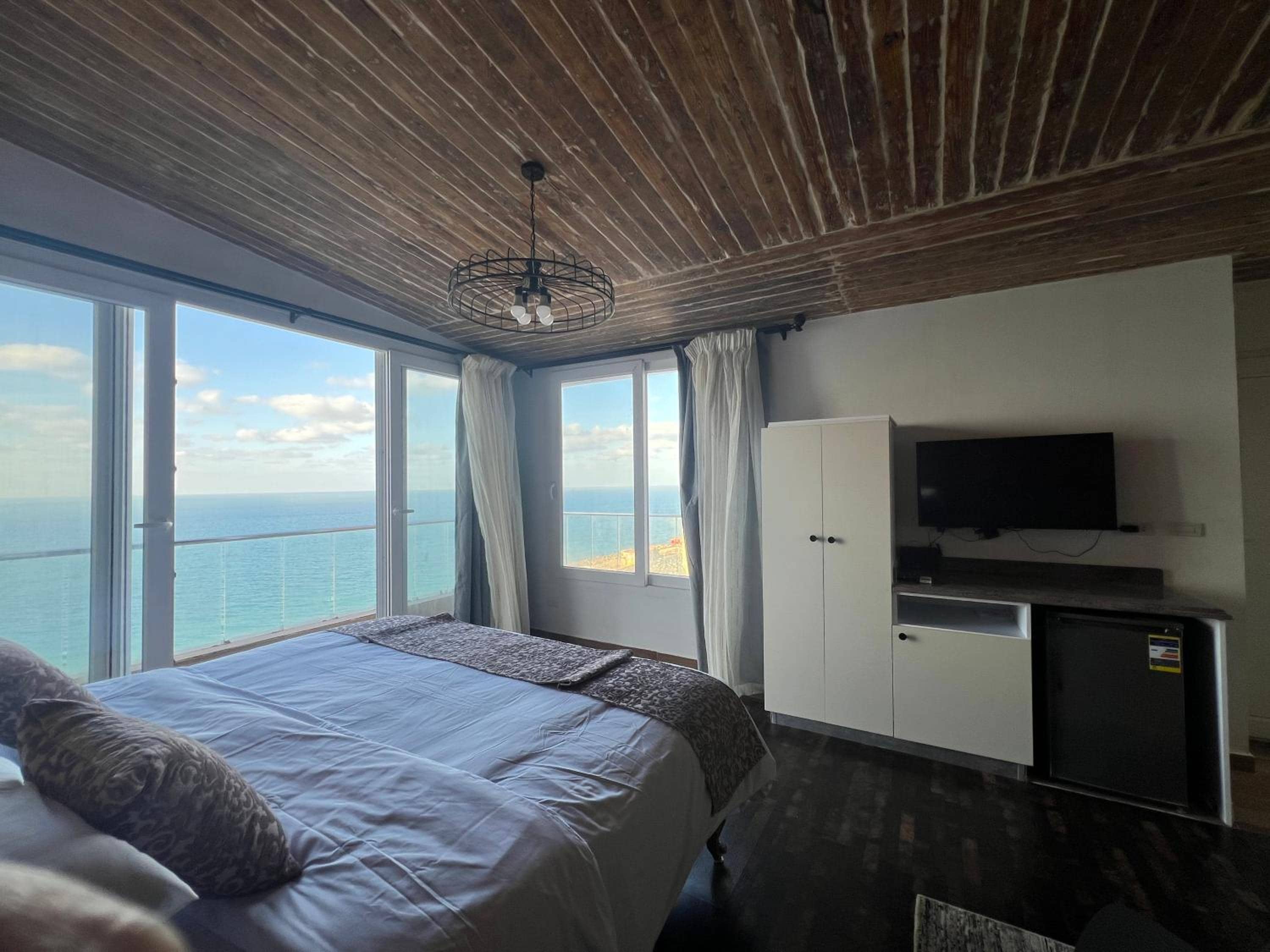 Sea View Cabin — 3