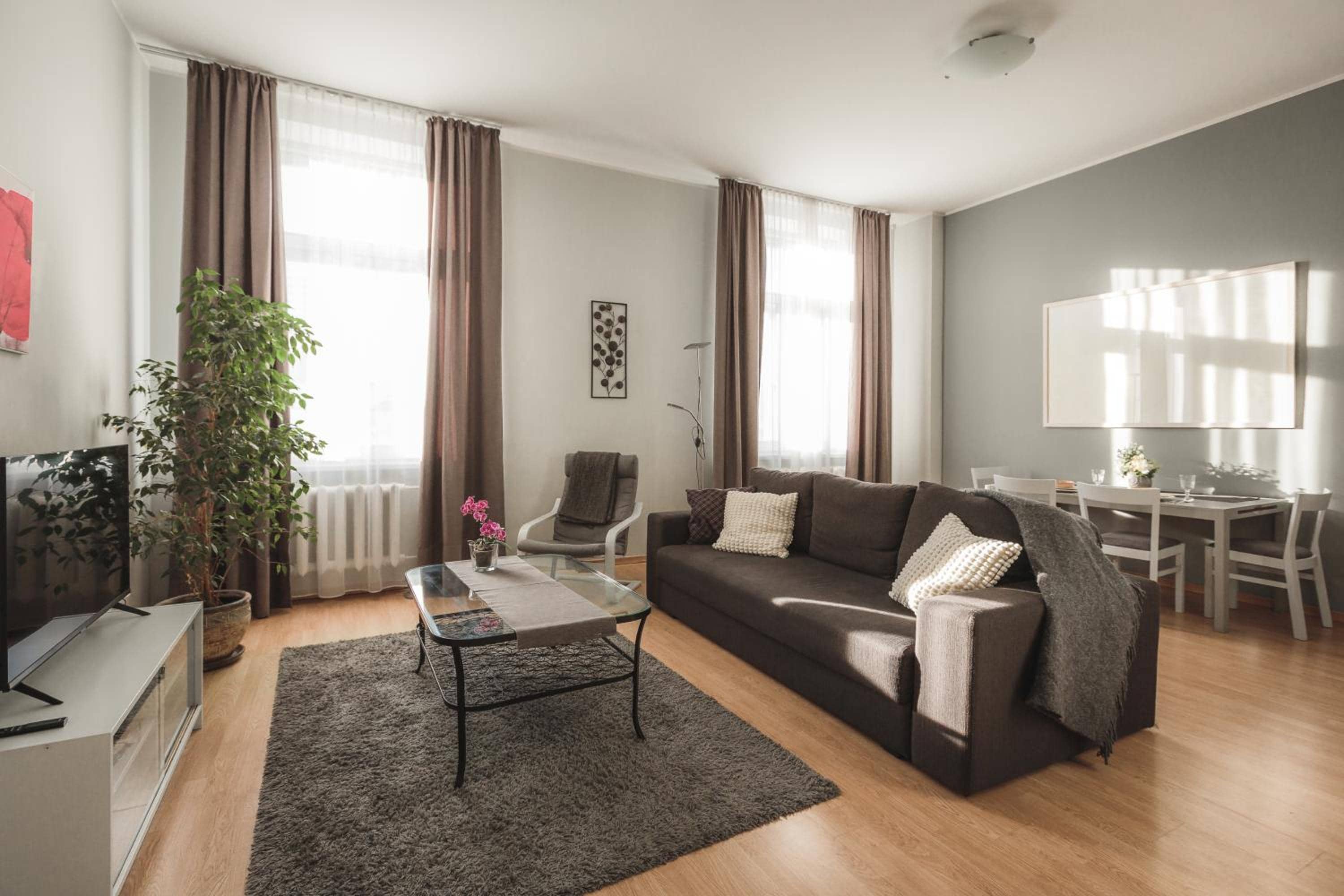 Bearsleys Downtown Apartments — 3